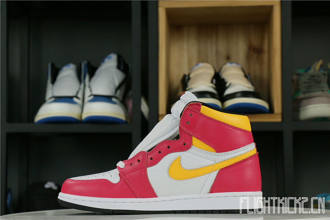Air Jordan 1 Retro High OG Light Fusion Red
