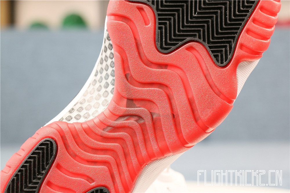 Air Jordan 11 Retro Low Concord Bred