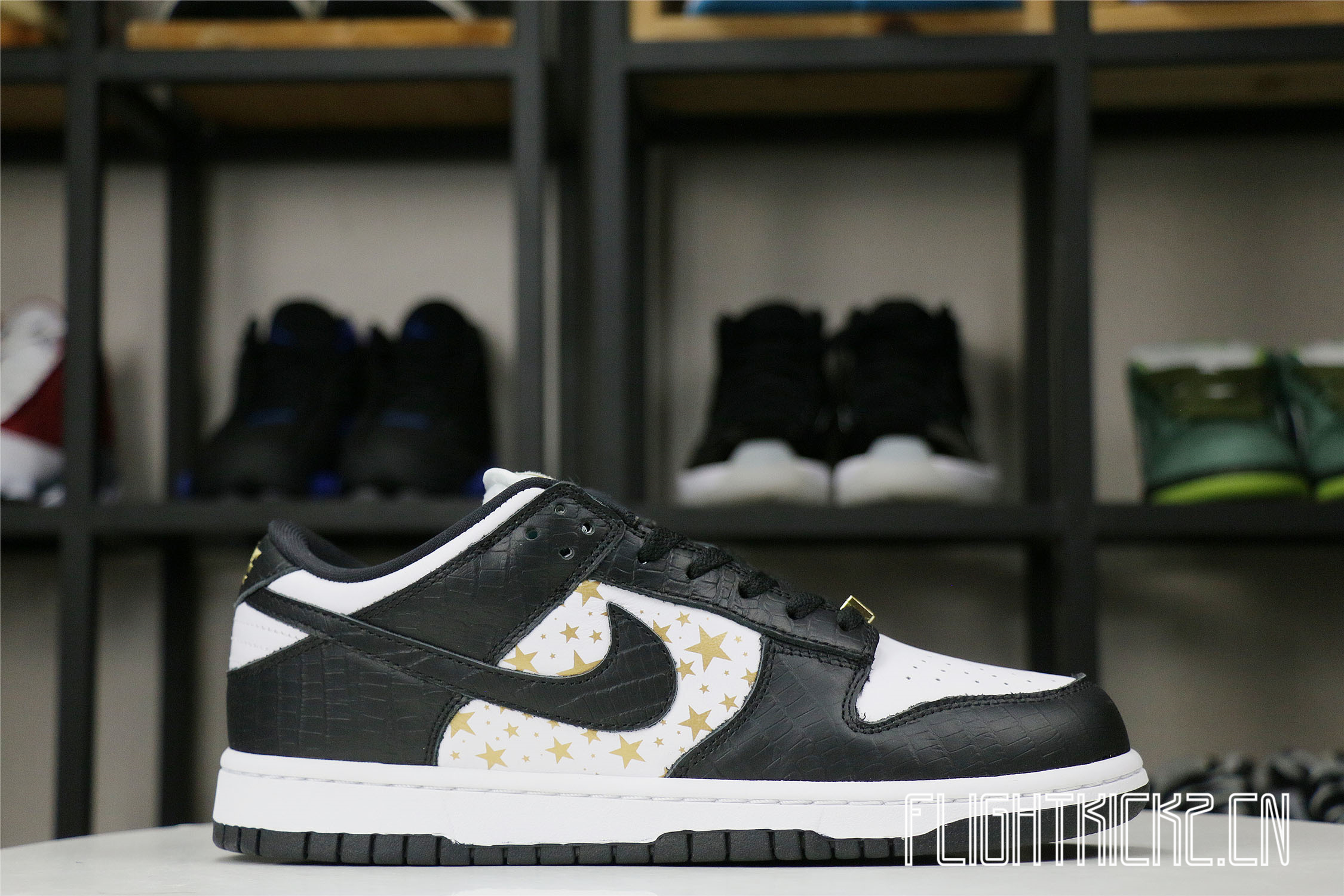 Nike SB Dunk Low Supreme Black