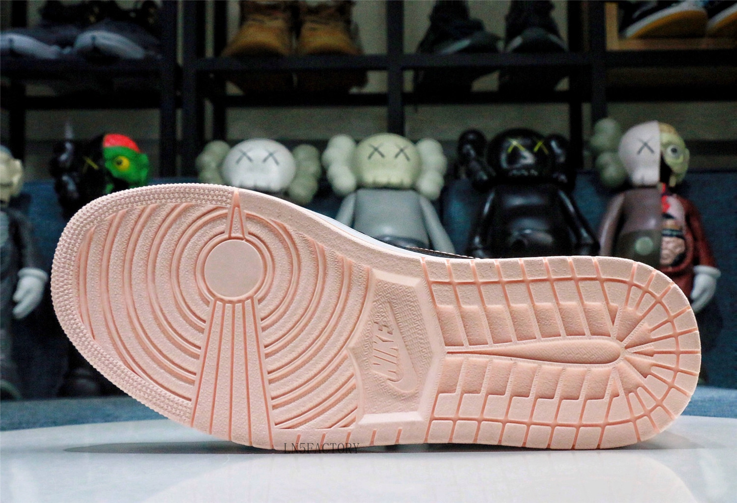 Jordan 1 Retro High Black Crimson Tint