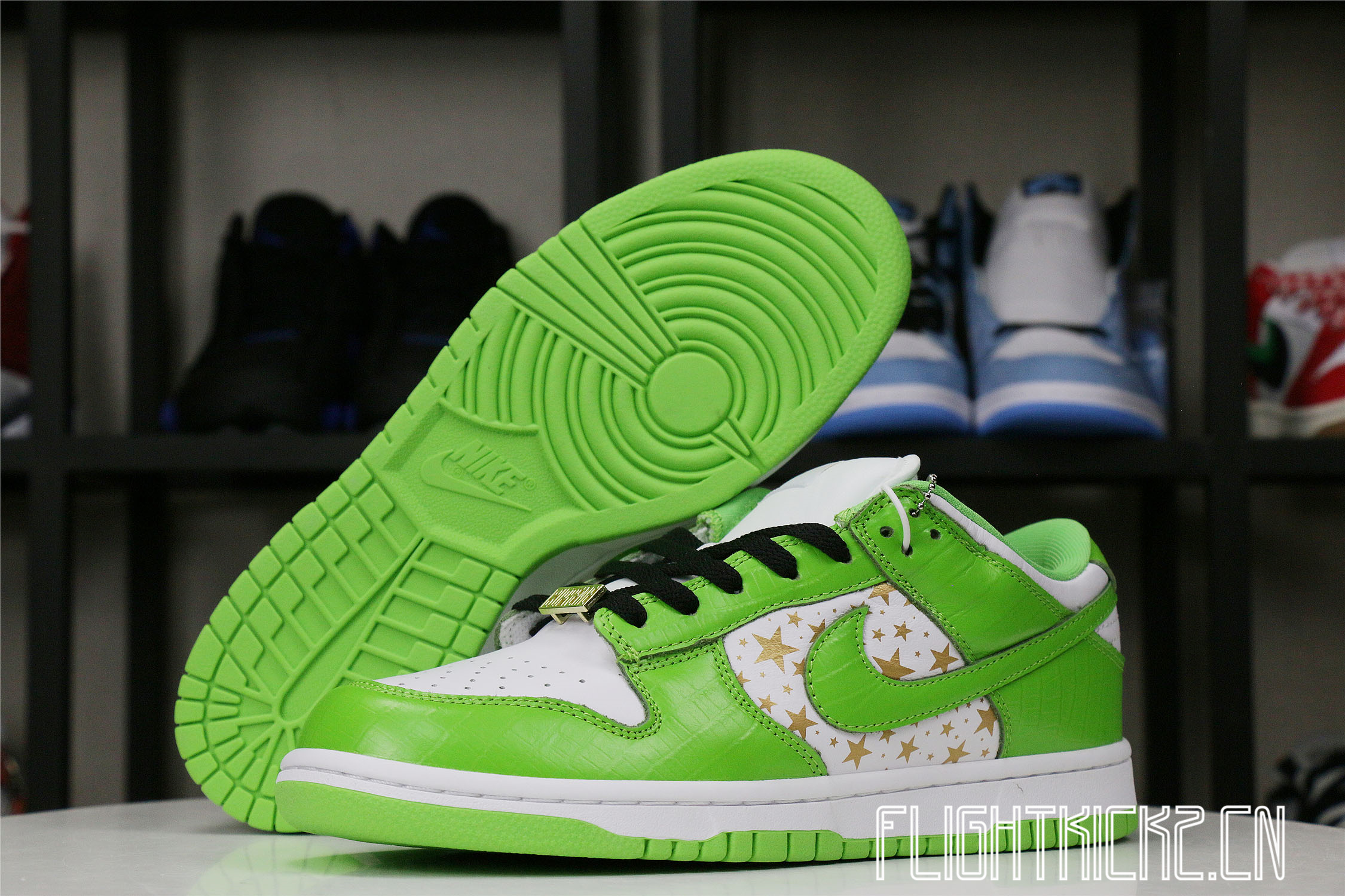 Nike SB Dunk Low Supreme Mean Grean