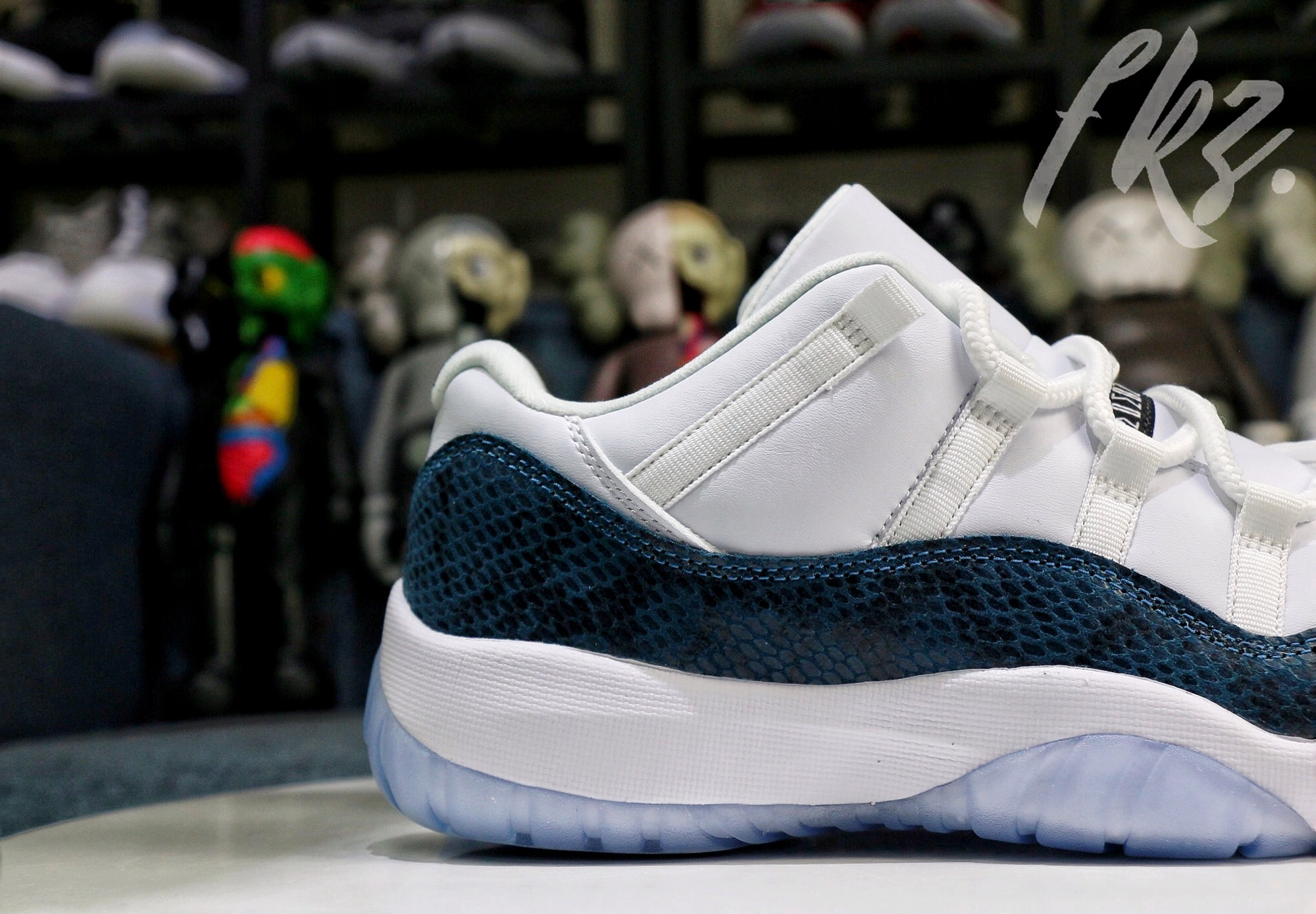 Air Jordan 11 Retro Low Le Snakeskin Blue 2019