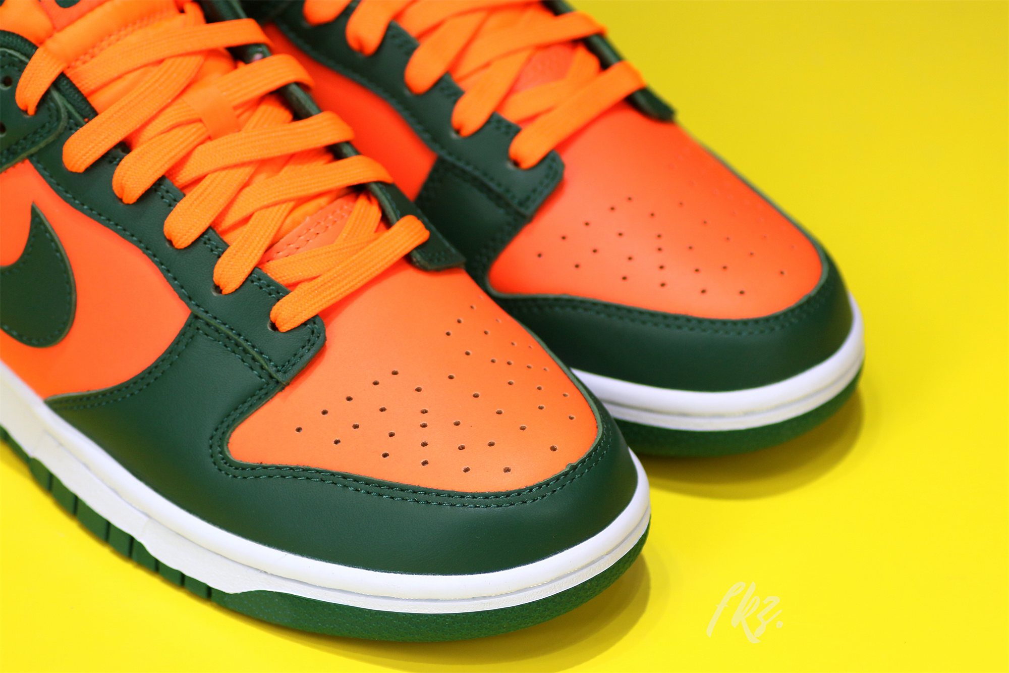 Nike Dunk Low “Miami Hurricanes”