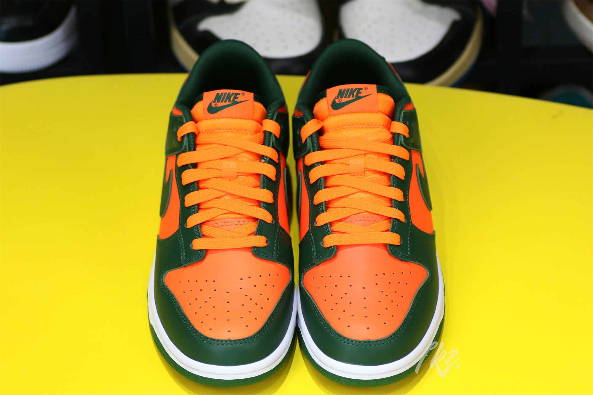 Nike Dunk Low “Miami Hurricanes”