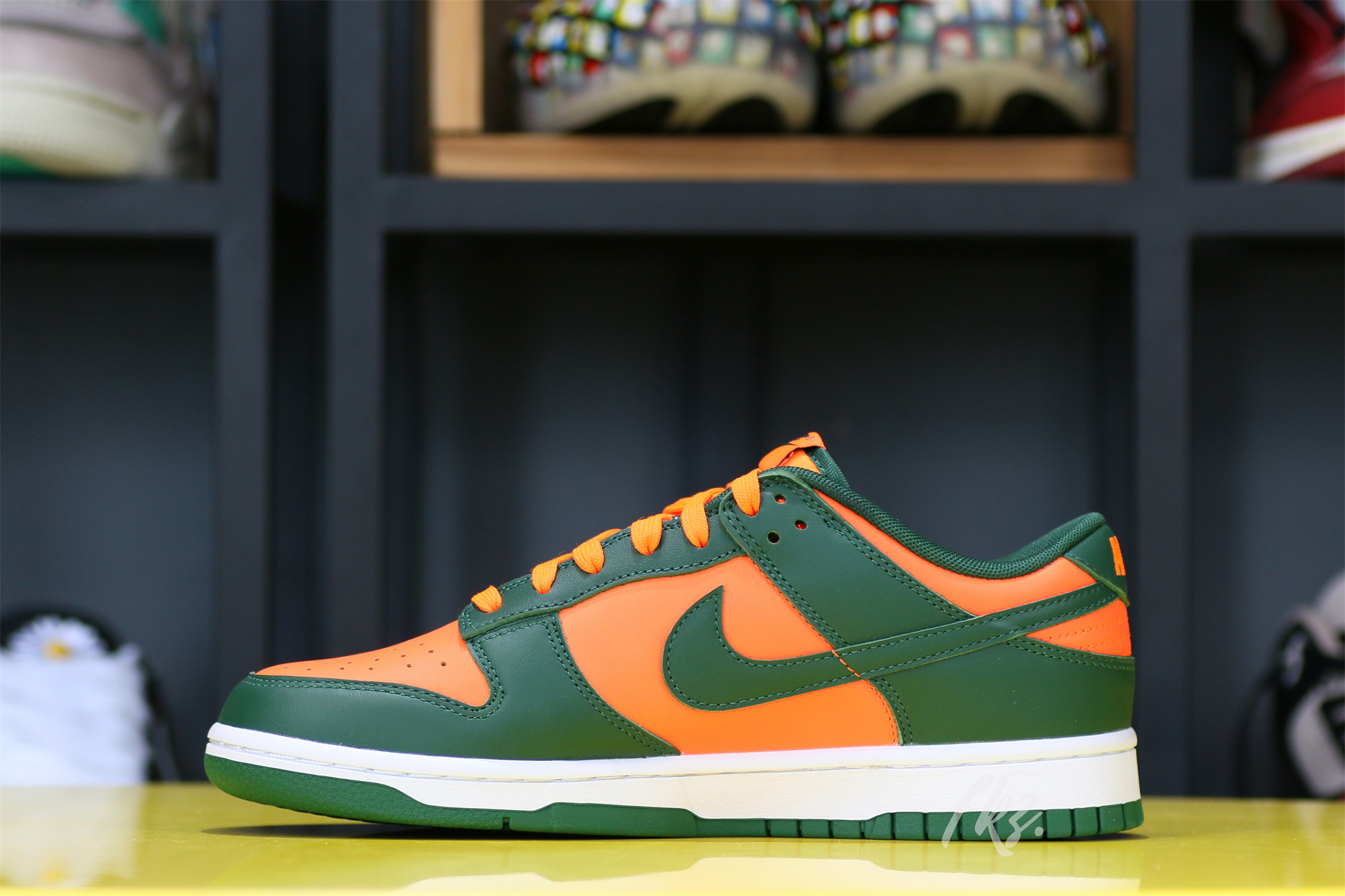Nike Dunk Low “Miami Hurricanes”