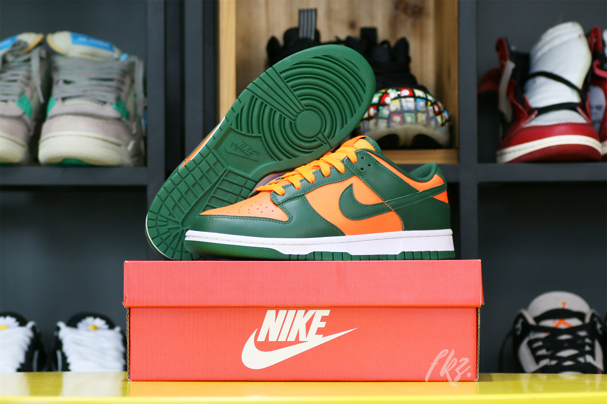 Nike Dunk Low “Miami Hurricanes”
