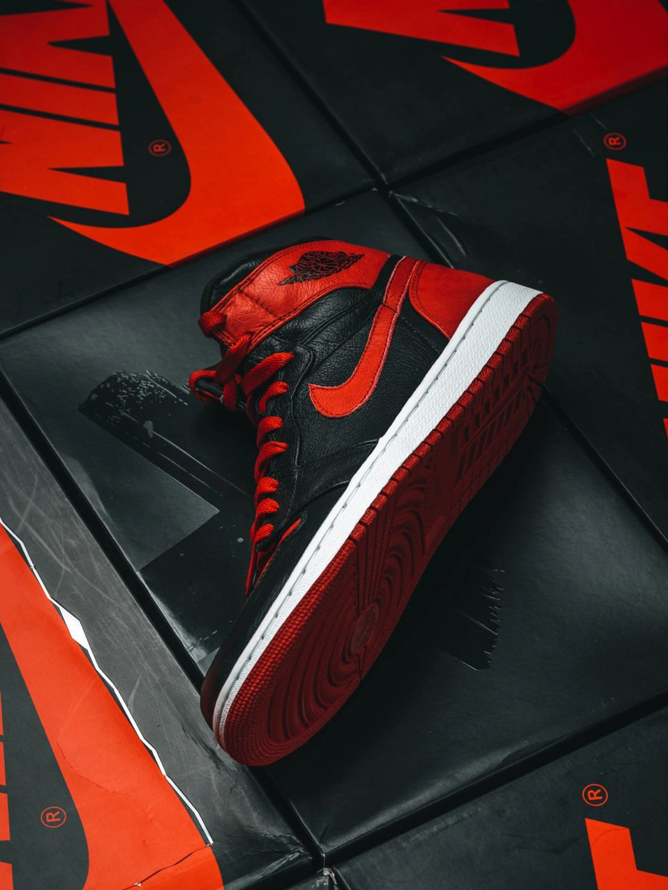 Air Jordan 1 OG Banned/Bred 2011 (LN5 A1 ,Deadstock,with tiny Flaws)