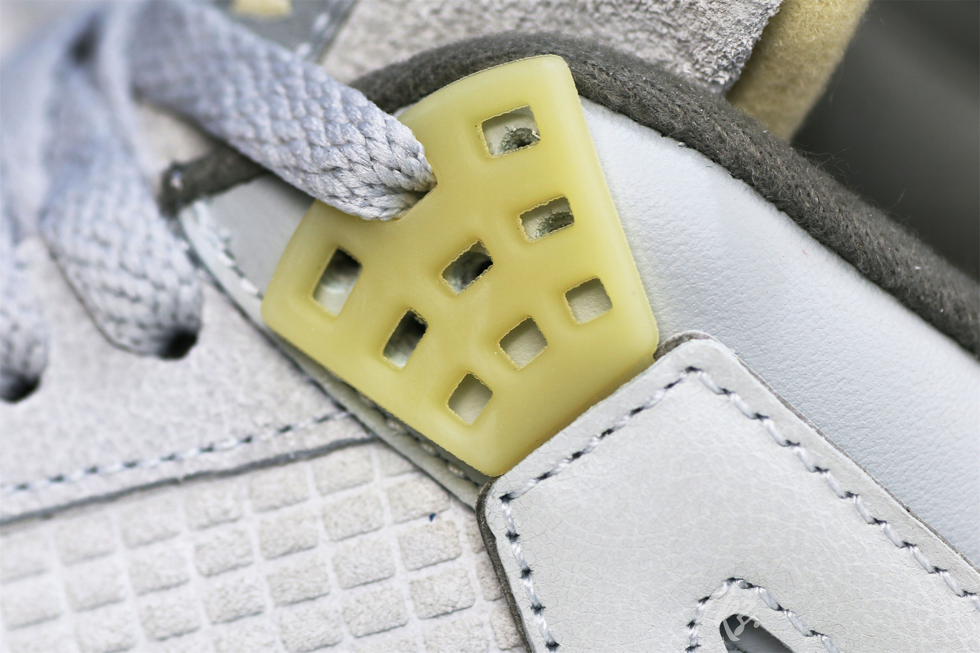 Air Jordan 4 Retro SE Craft Photon Dust