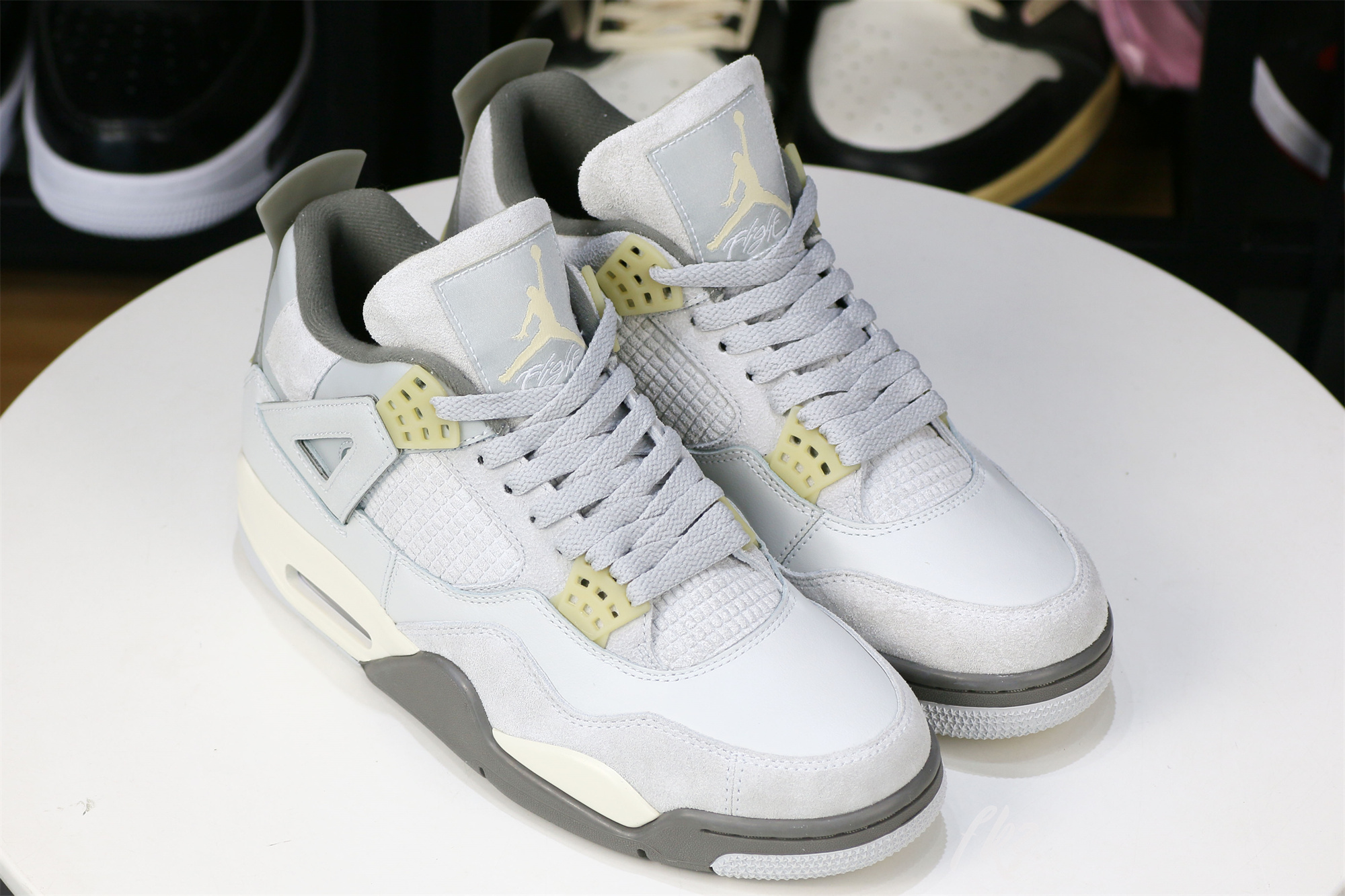Air Jordan 4 Retro SE Craft Photon Dust