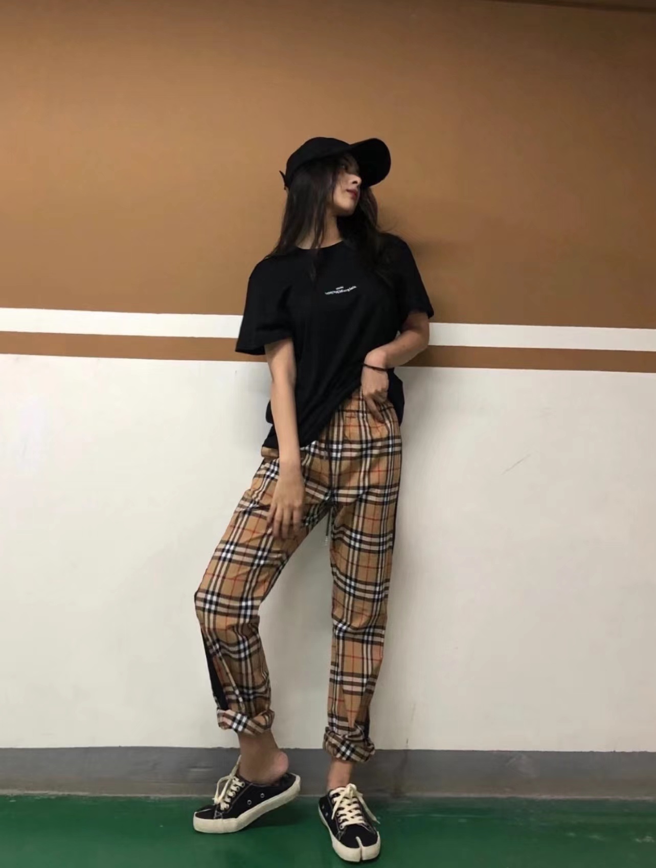 M-rg13la Black & White Upside Down Letter Embroidered Short Sleeves