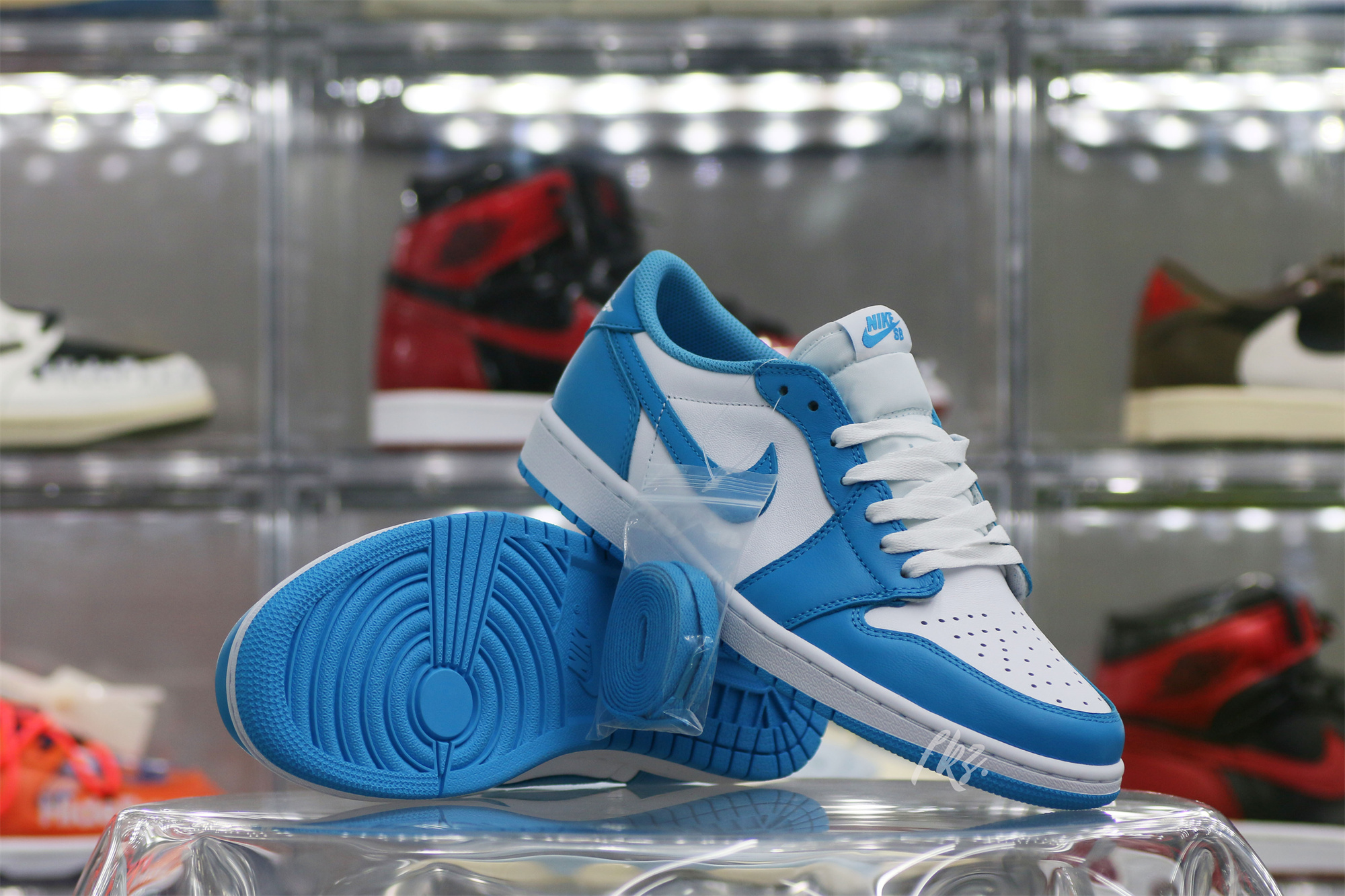 Jordan 1 Low SB University Blue UNC 2019