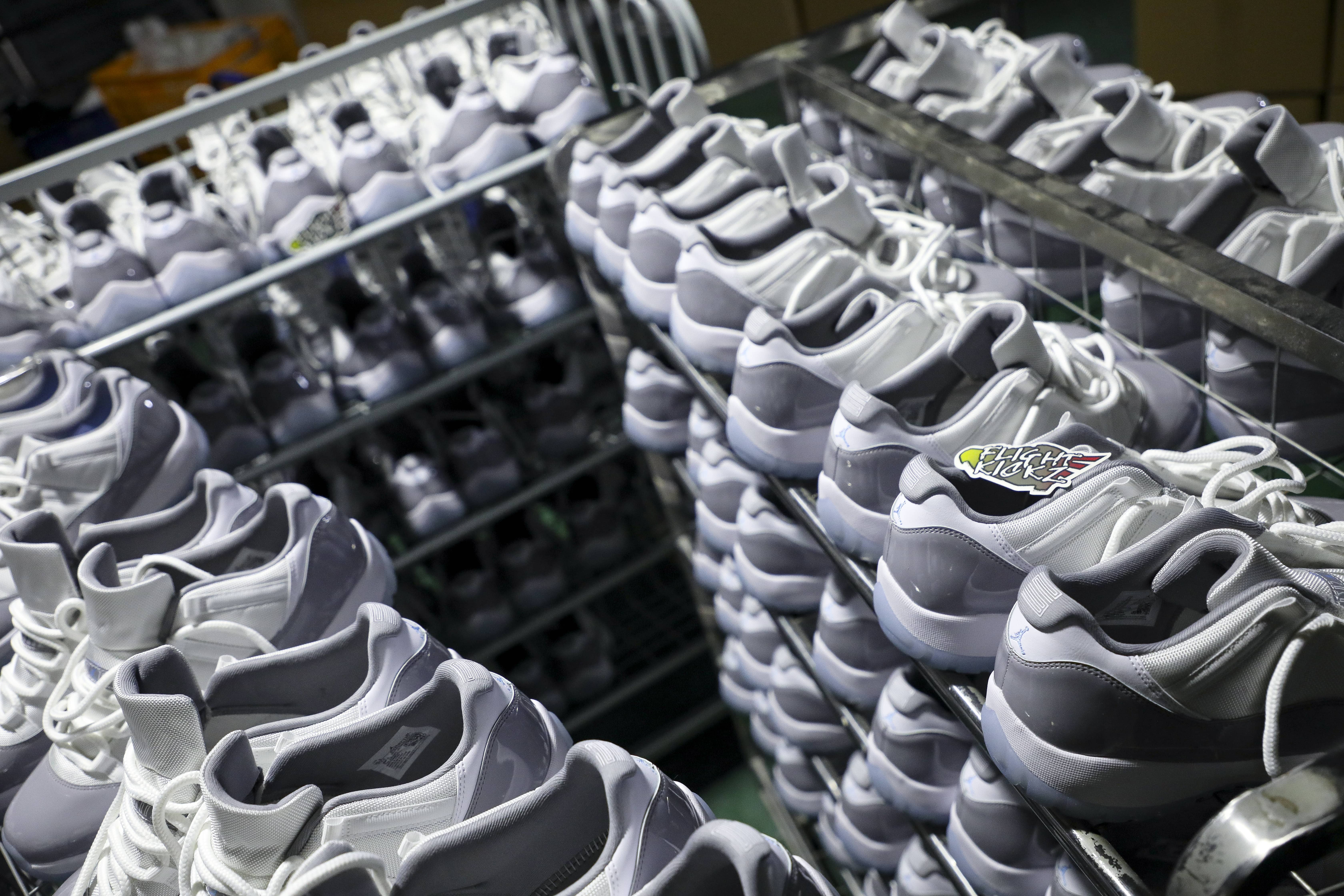 Air Jordan 11 Retro Low Cement Grey 2023 (LN5 A1 Batch)