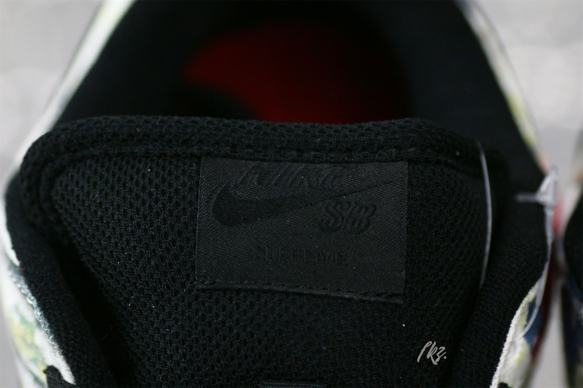 Supreme x Nike SB Dunk Low 2023