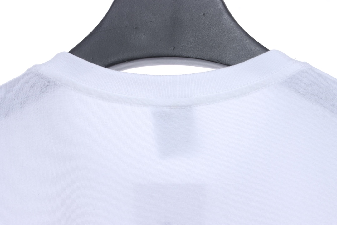 Nike Stuart co-signed the Love letter pattern short sleeves