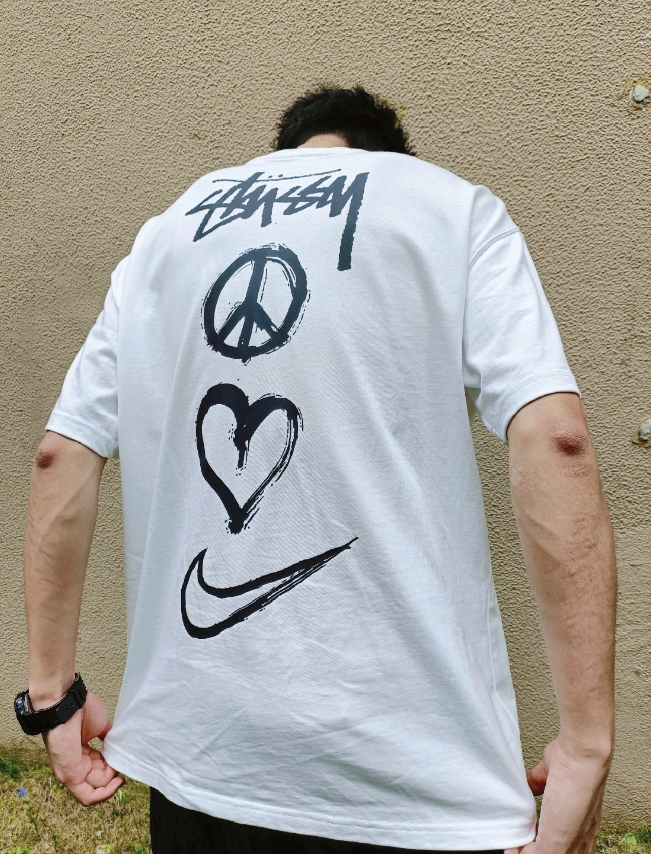 Nike Stuart co-signed the Love letter pattern short sleeves