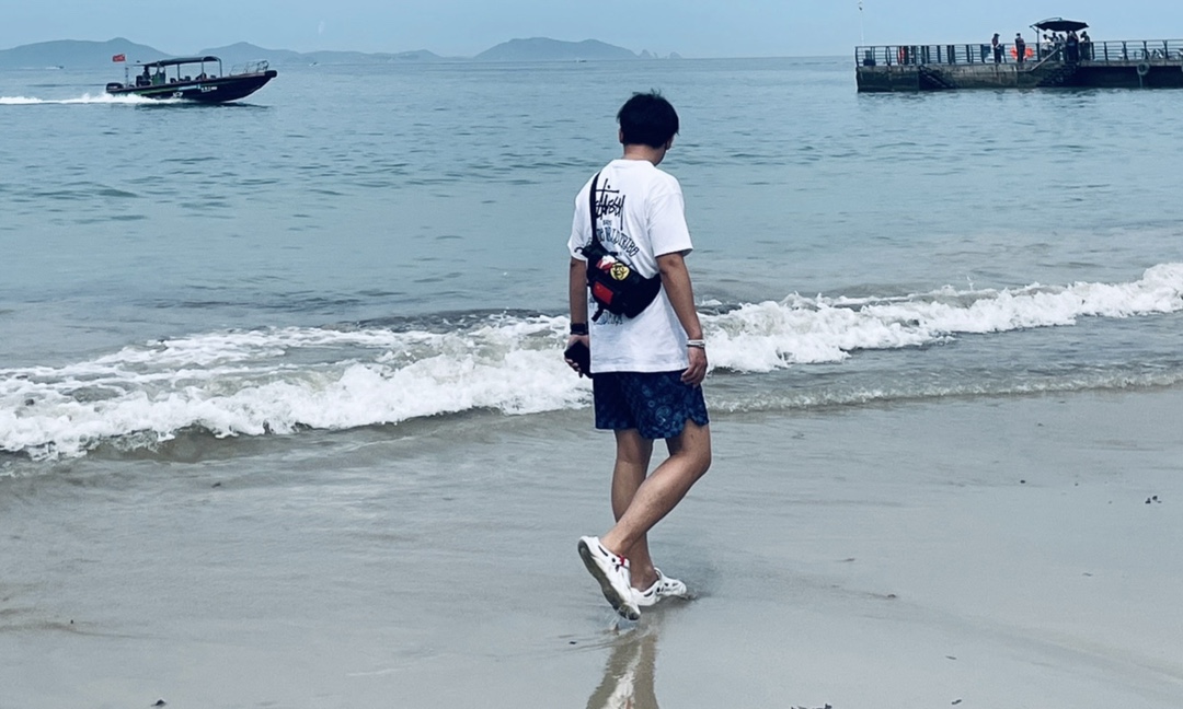 Nike Stuart co-signed the classic letter pattern short sleeves