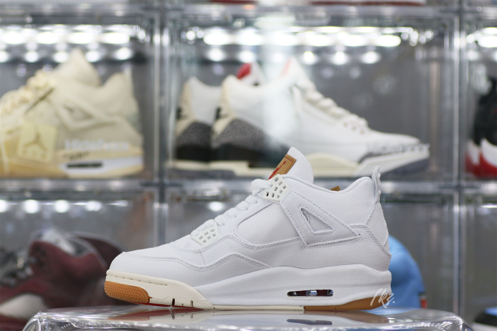 Air Jordan 4 Retro Levi’s White (Levi’s Tag)