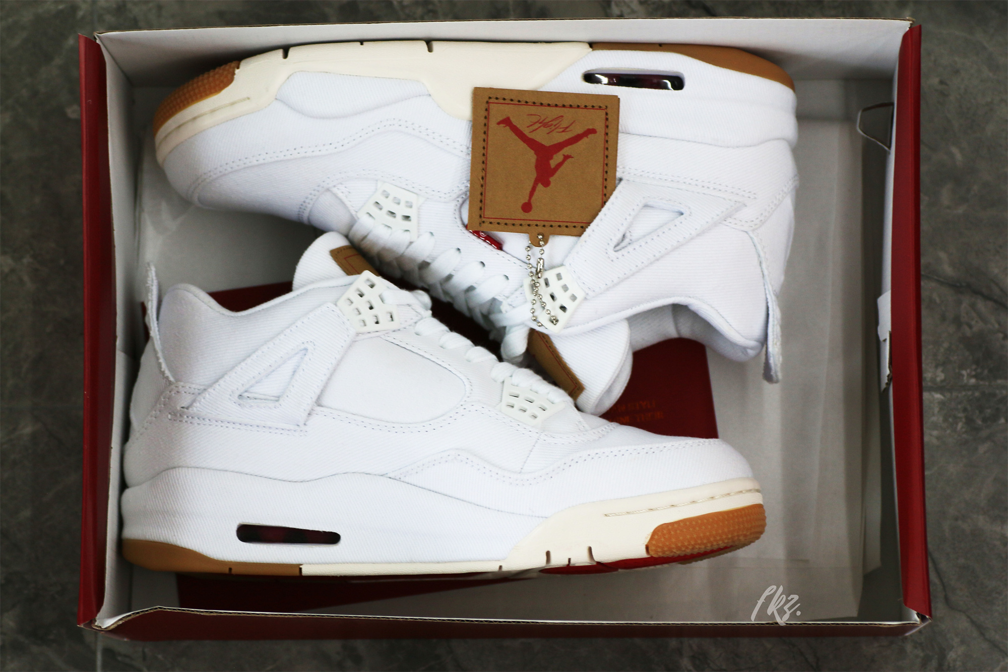 Air Jordan 4 Retro Levi’s White (Levi’s Tag)