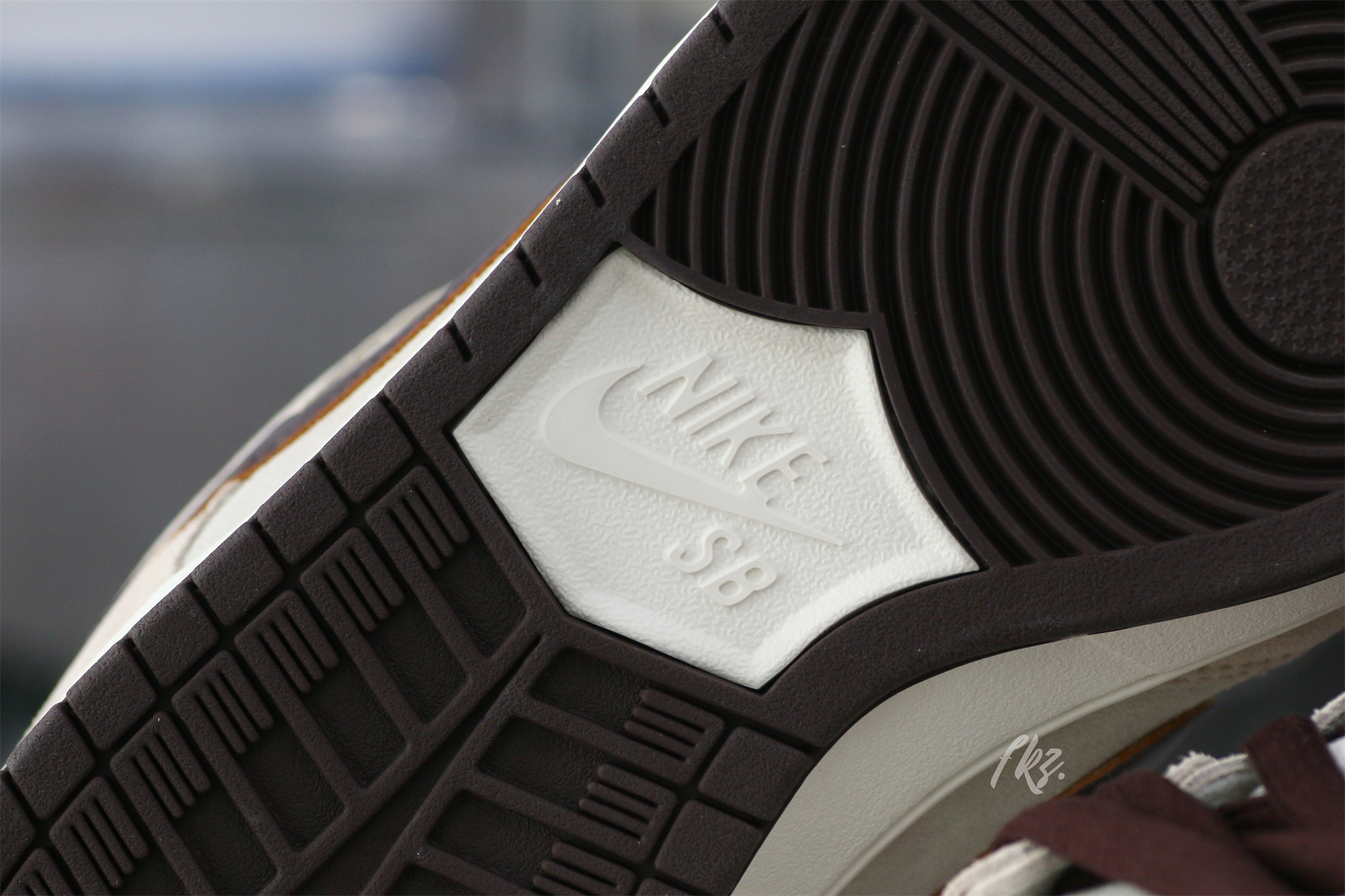 Nike SB Dunk Low Desert Sand Mahogany