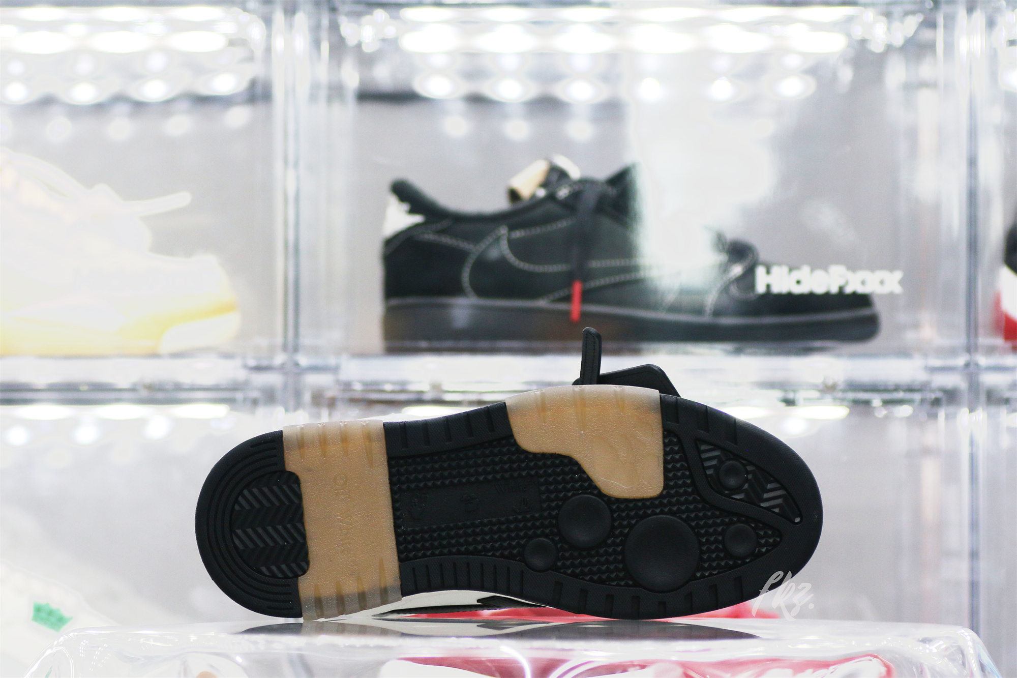 OFF-WHITE White & Black ‘Out Of Office’ Sneakers