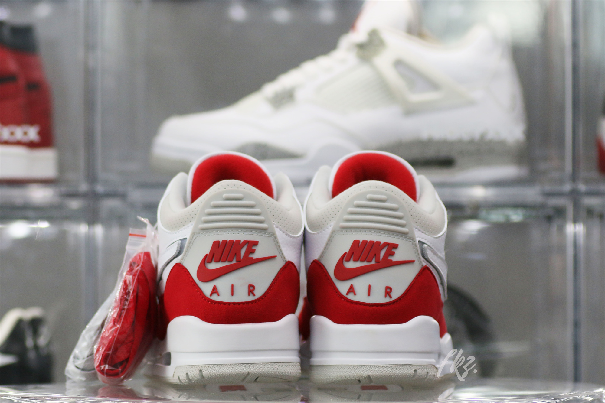 Air Jordan 3 Retro Tinker Air Max 1 – University Red