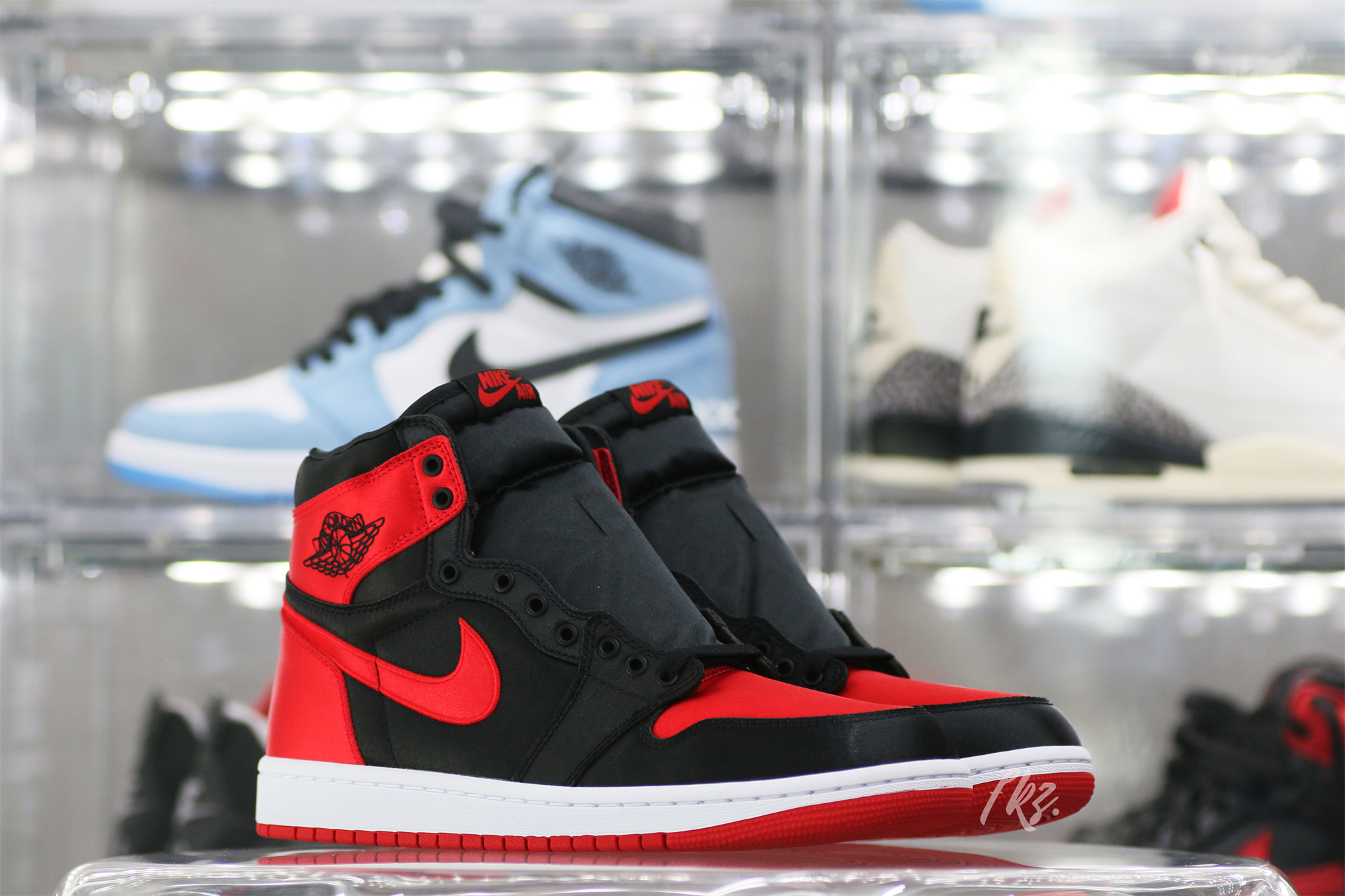 Jordan 1 Retro Satin Bred/Banned 2023 (LN5 A1)