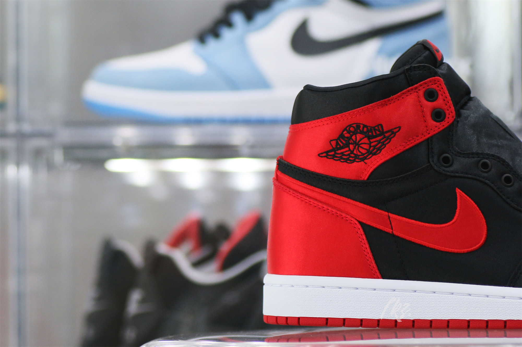 Jordan 1 Retro Satin Bred/Banned 2023 (LN5 A1)