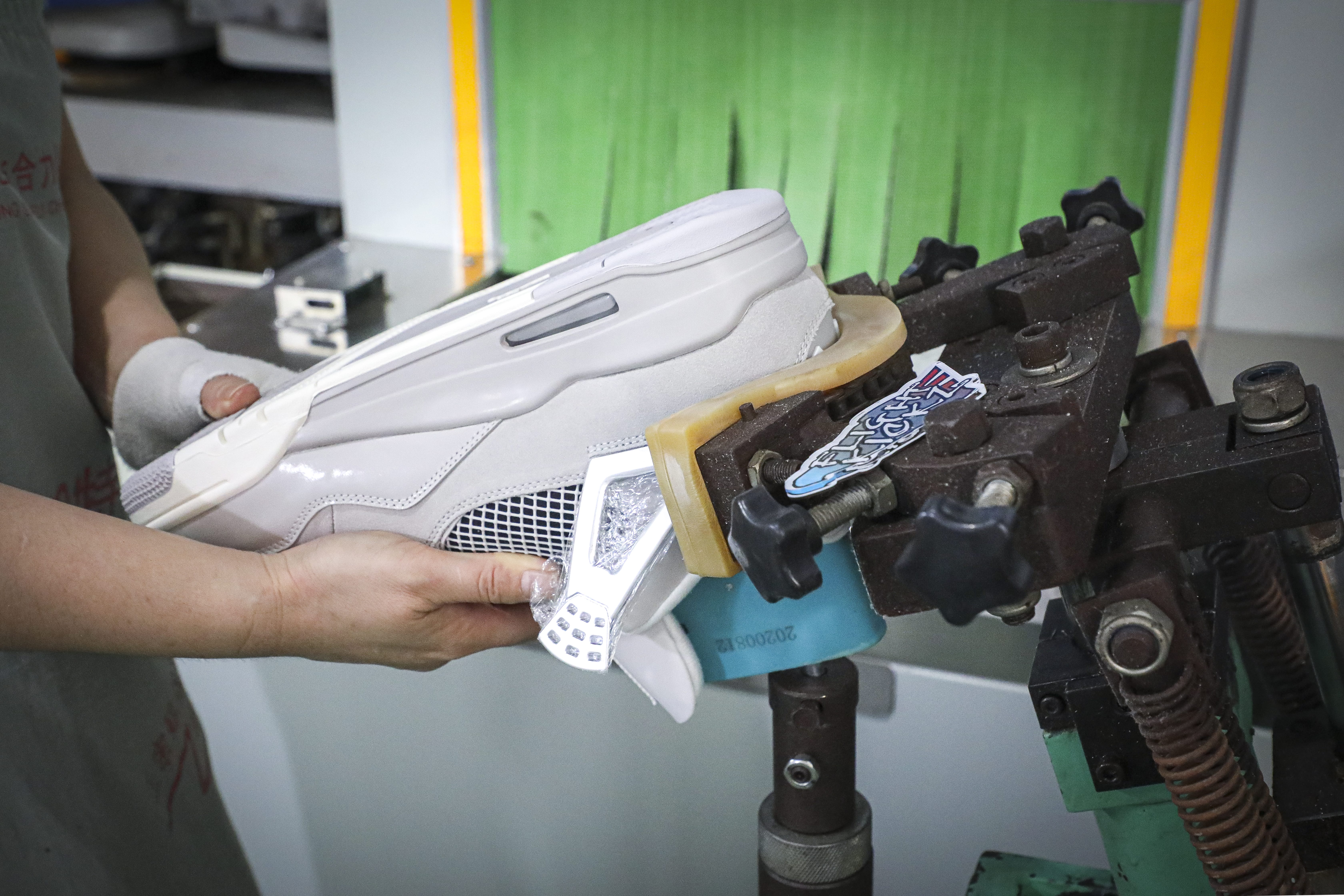 Air Jordan 4 “Frozen Moments”