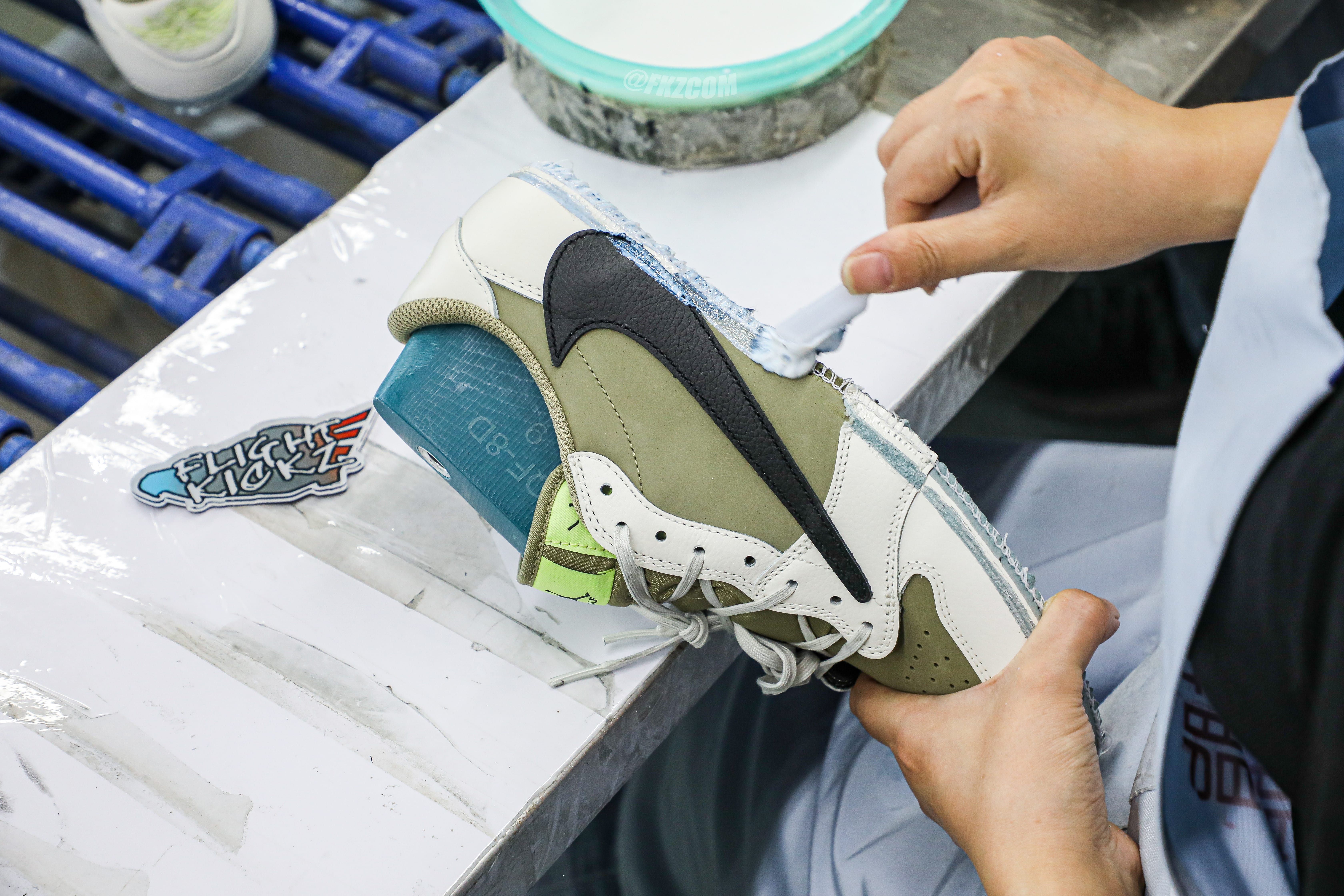 Travis Scott x Air Jordan 1 Low Golf Neutral Olive (LN5 A1)