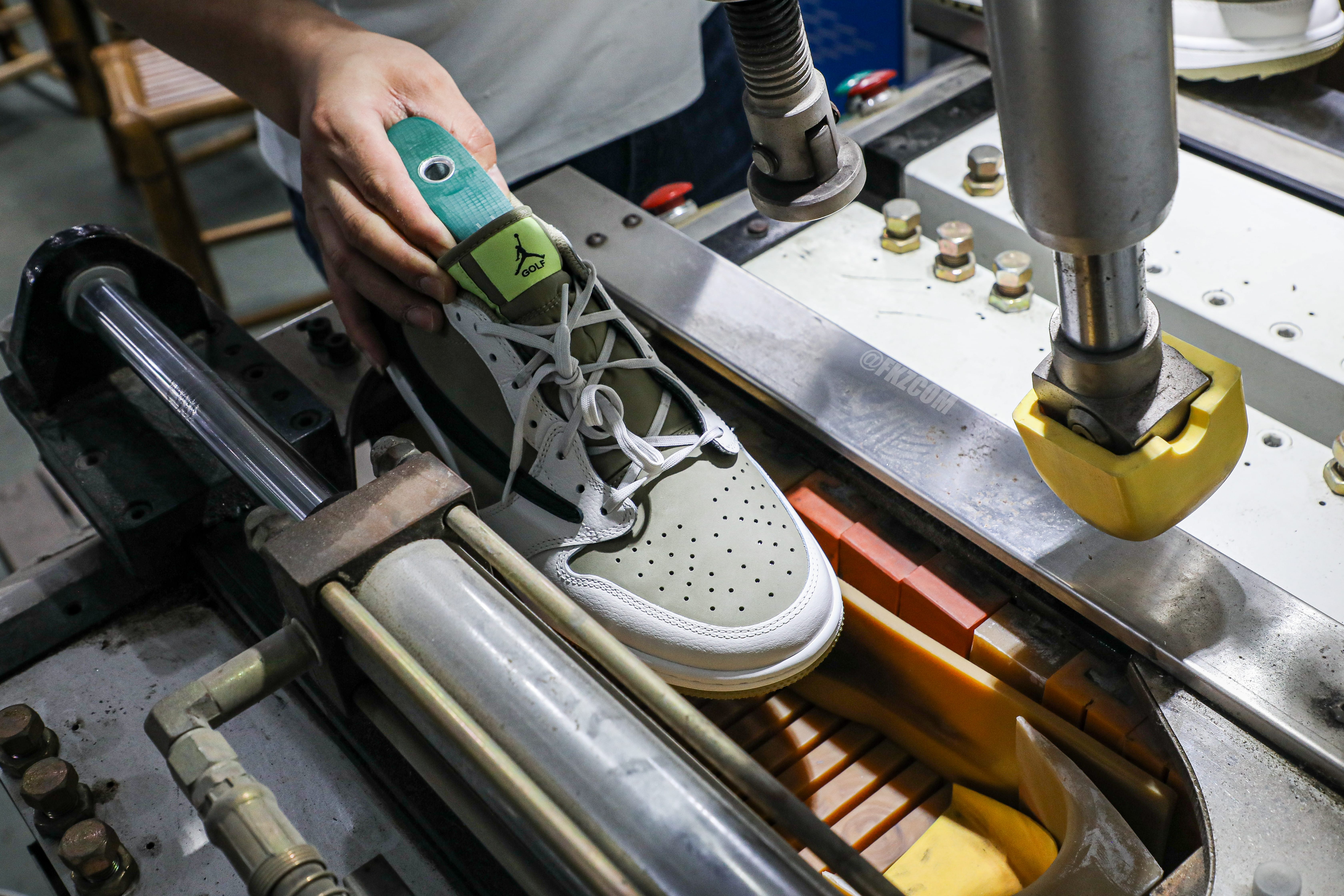 Travis Scott x Air Jordan 1 Low Golf Neutral Olive (LN5 A1)