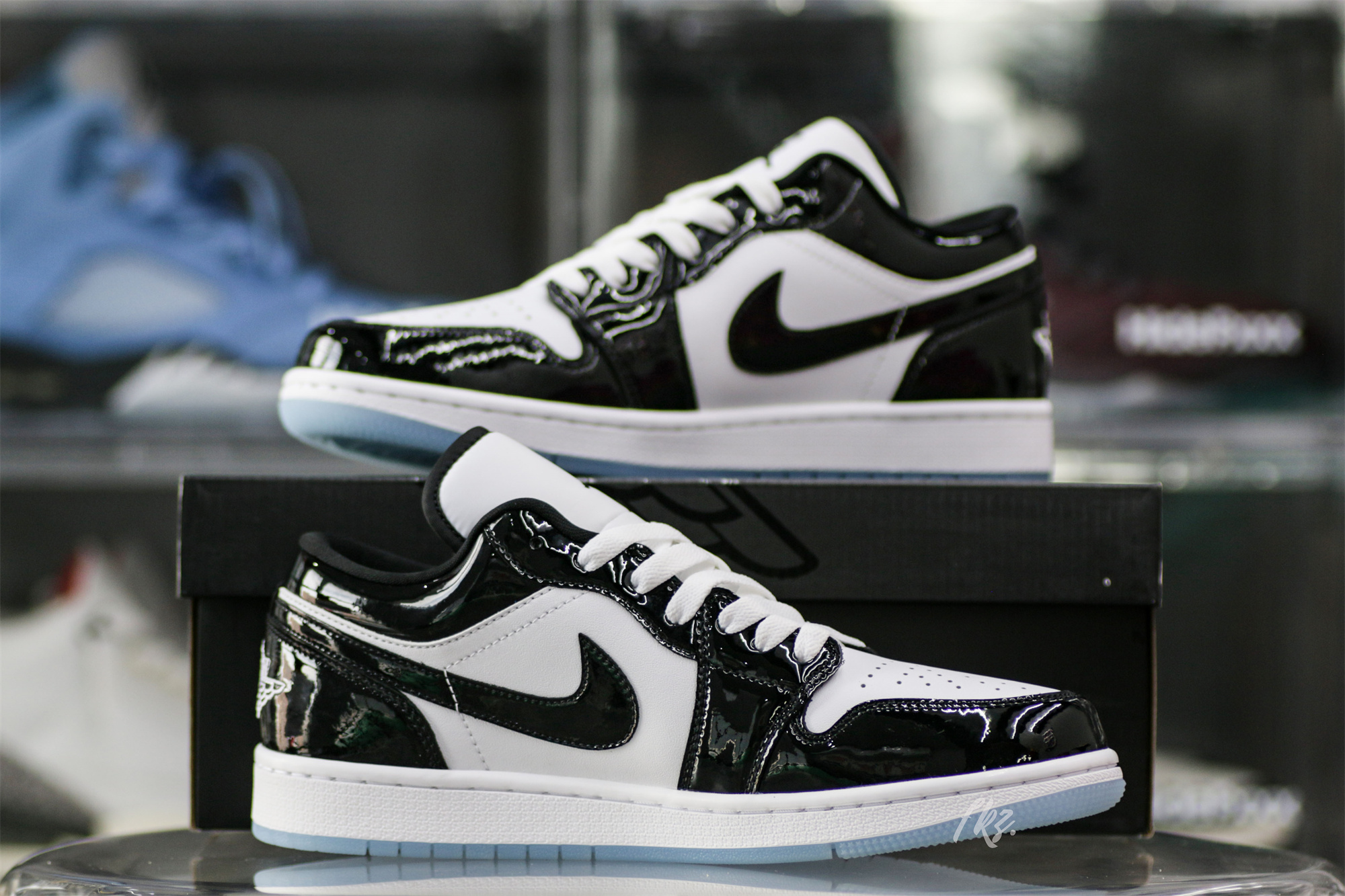 Air Jordan 1 Low SE Concord 2023