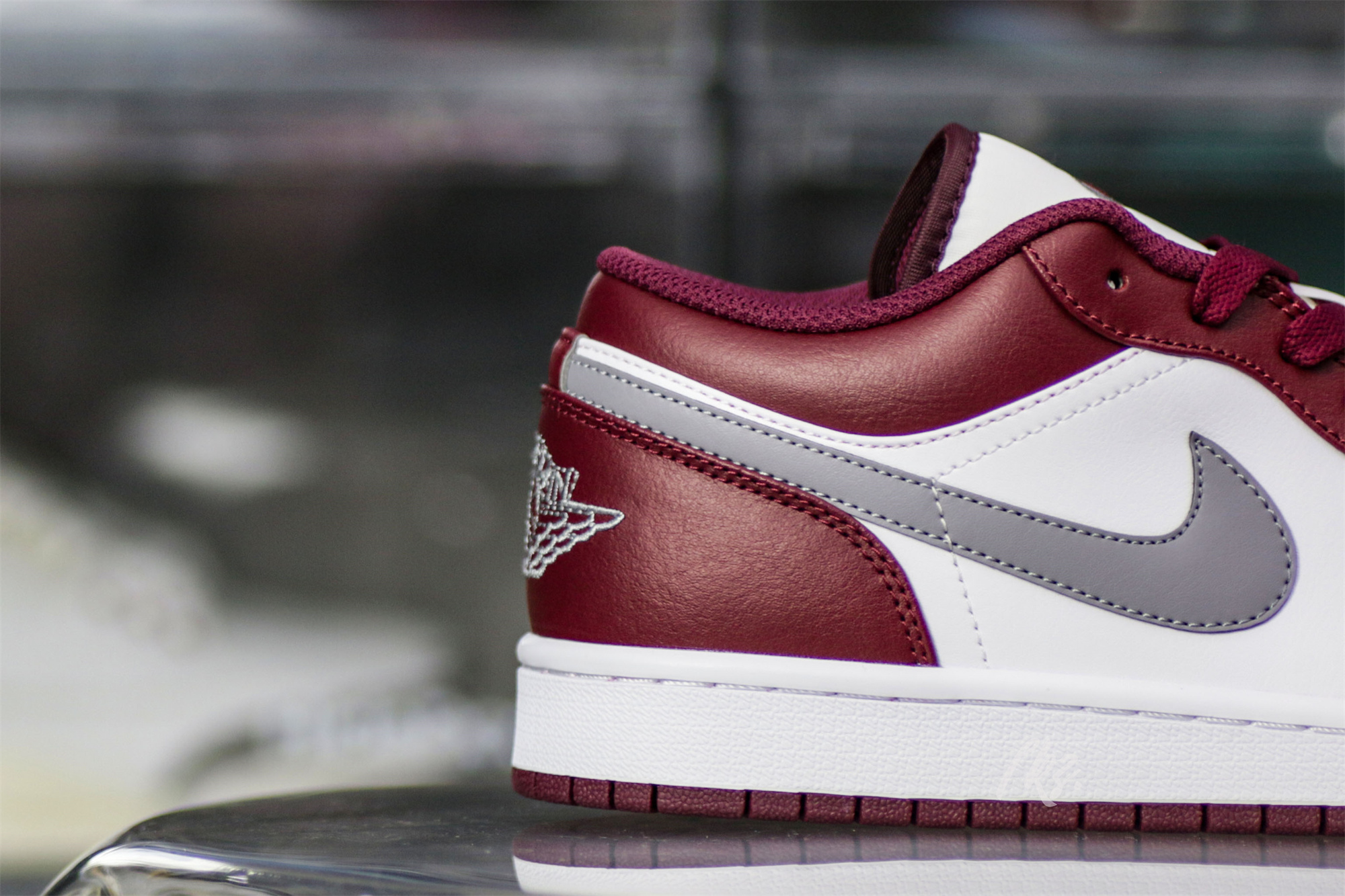 Air Jordan 1 Low Retro White Bordeaux 2022