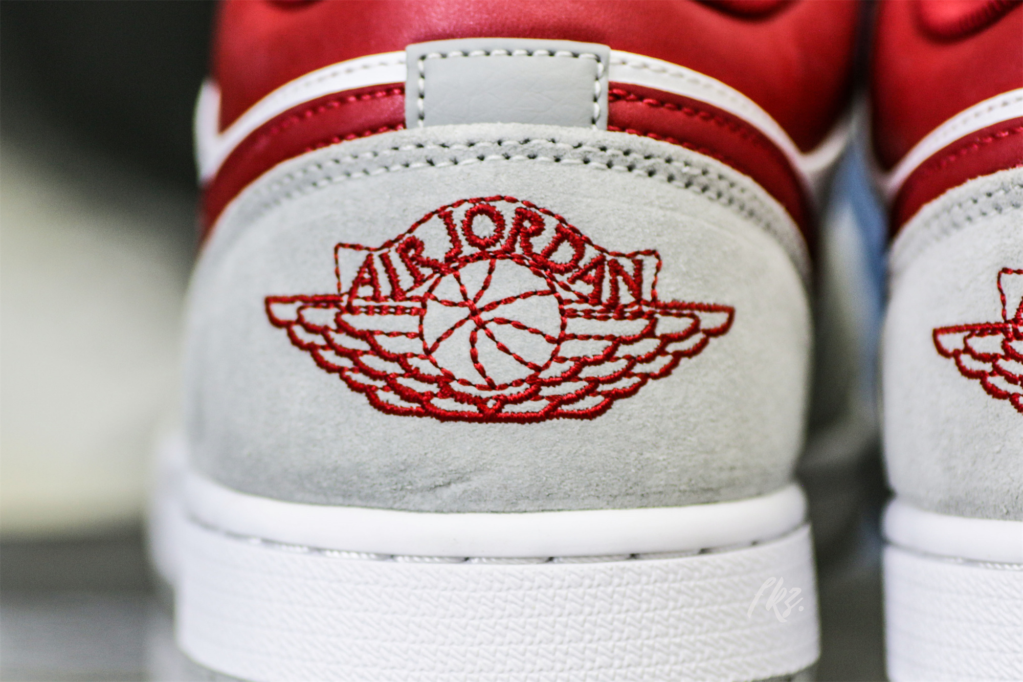 Air Jordan 1 Low SE Light Smoke Grey Gym Red