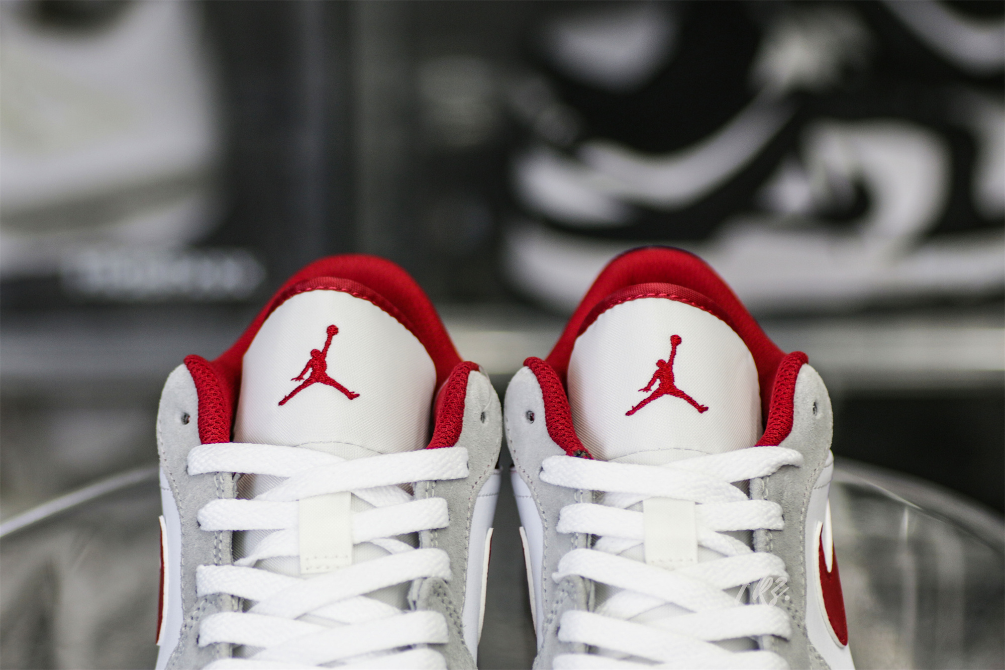 Air Jordan 1 Low SE Light Smoke Grey Gym Red