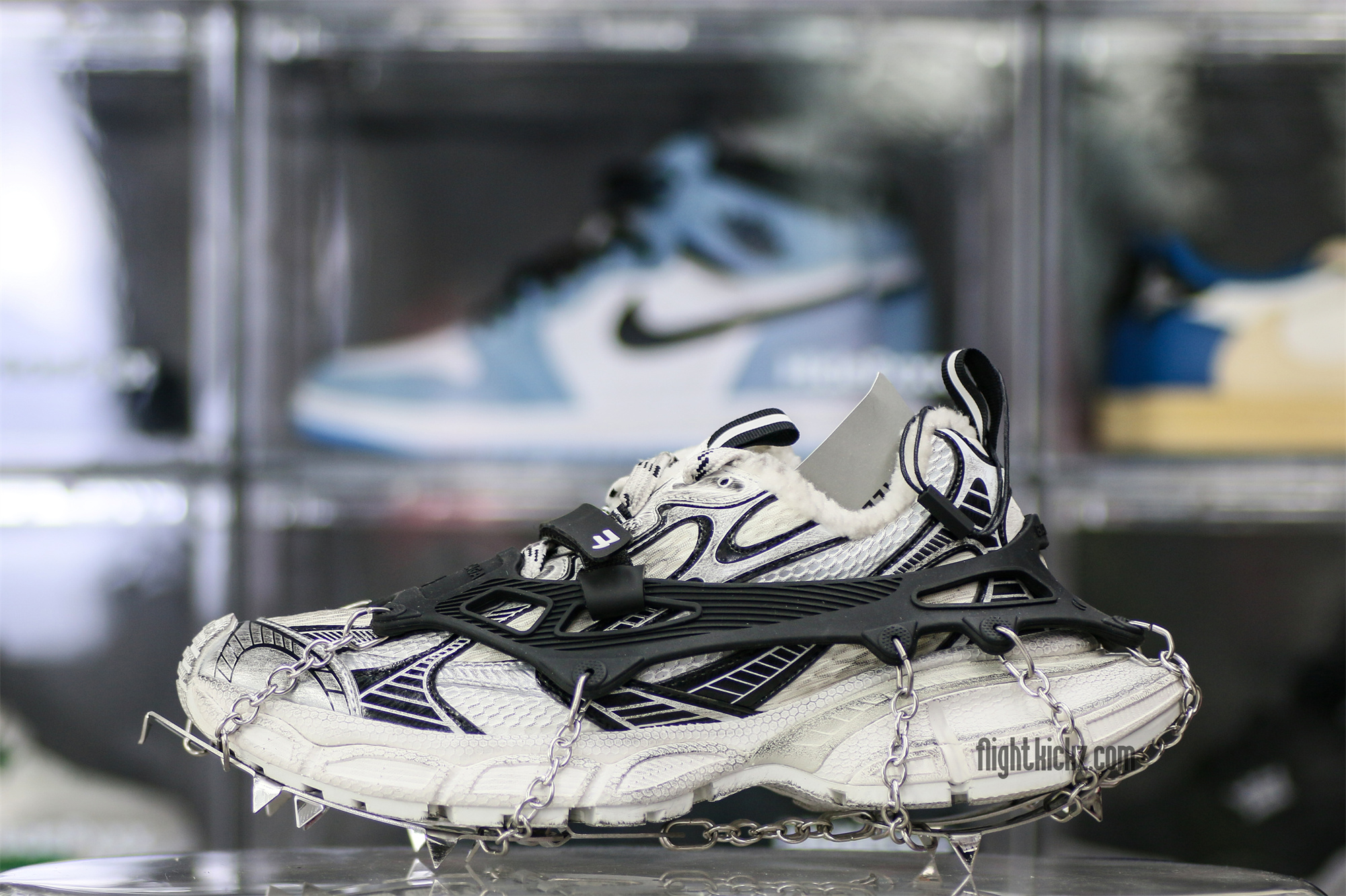 B@lenciag* 3XL Ski Sneaker in White (Removable footwear chains)