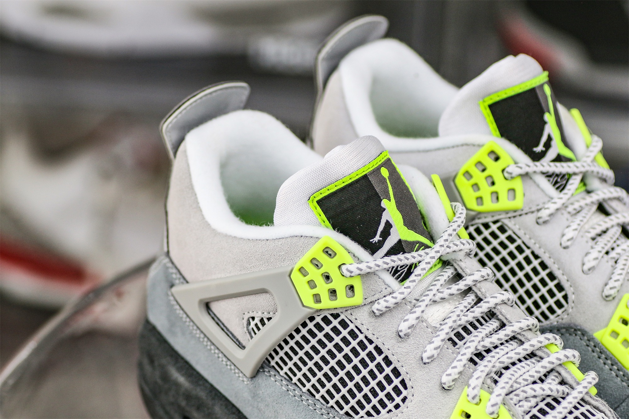 Air Jordan 4 Retro SE Neon