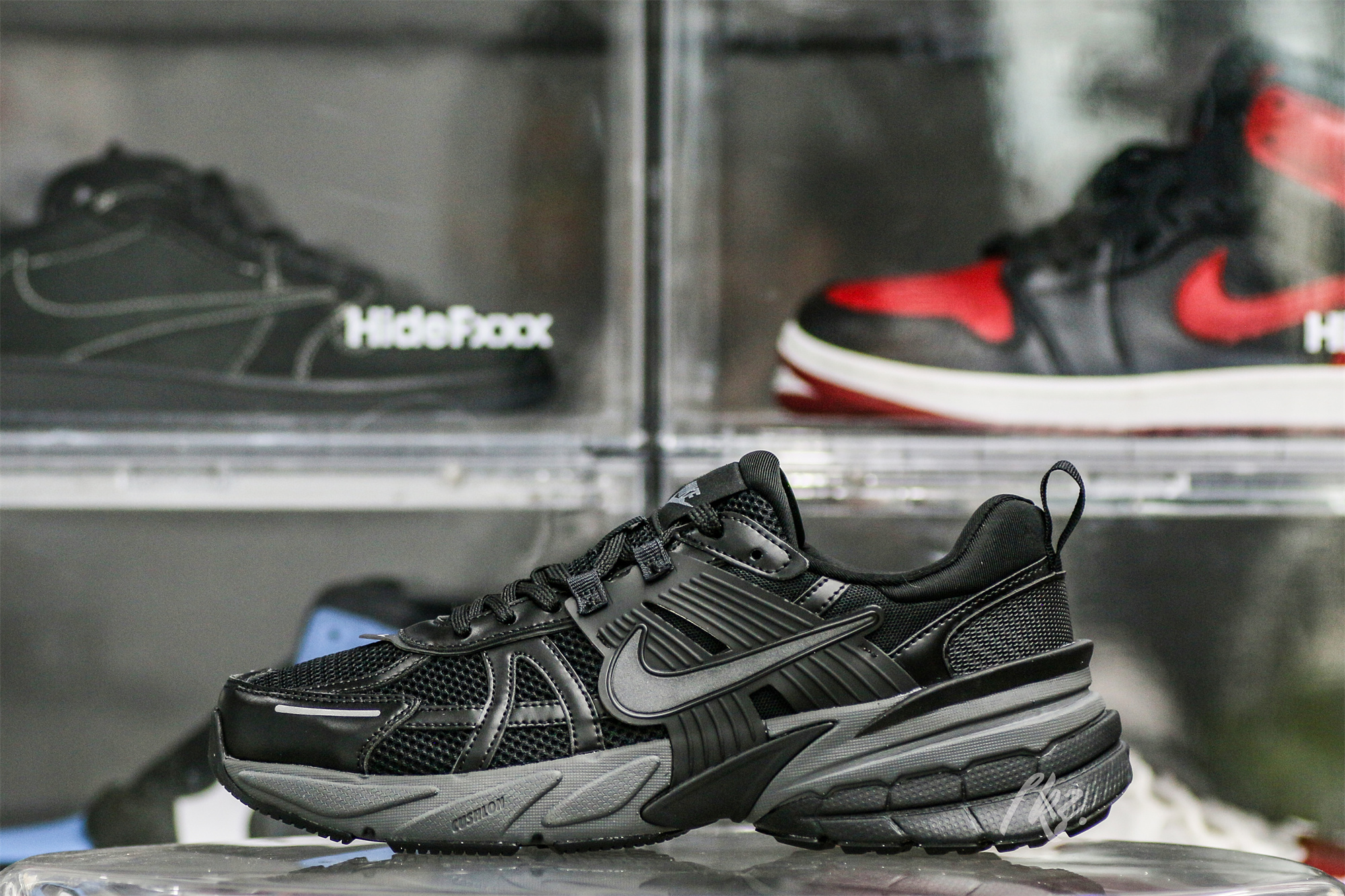 Nike V2K Run Black Dark Smoke Grey