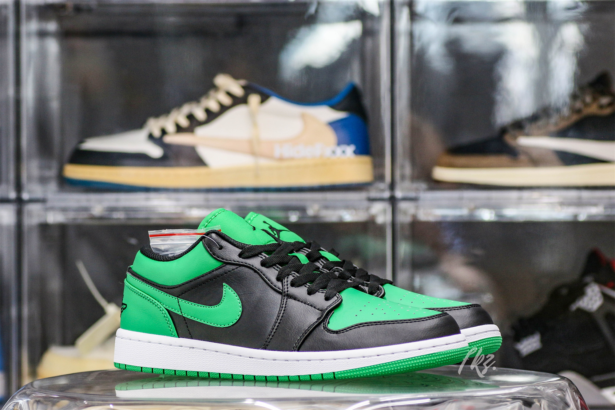 Jordan 1 Low Black Lucky Green