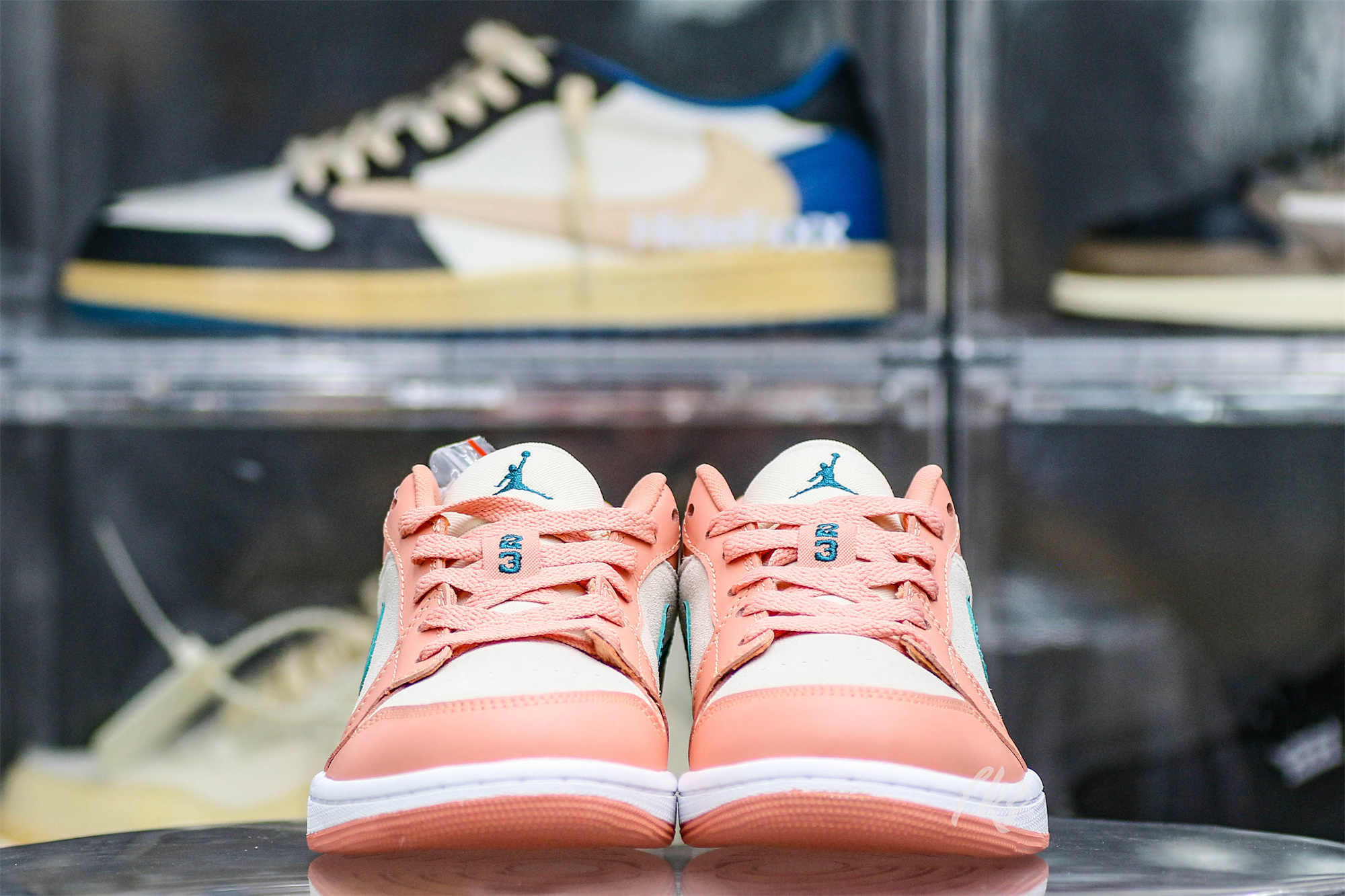 Wmns Jordan 1 Low Light Madder Root