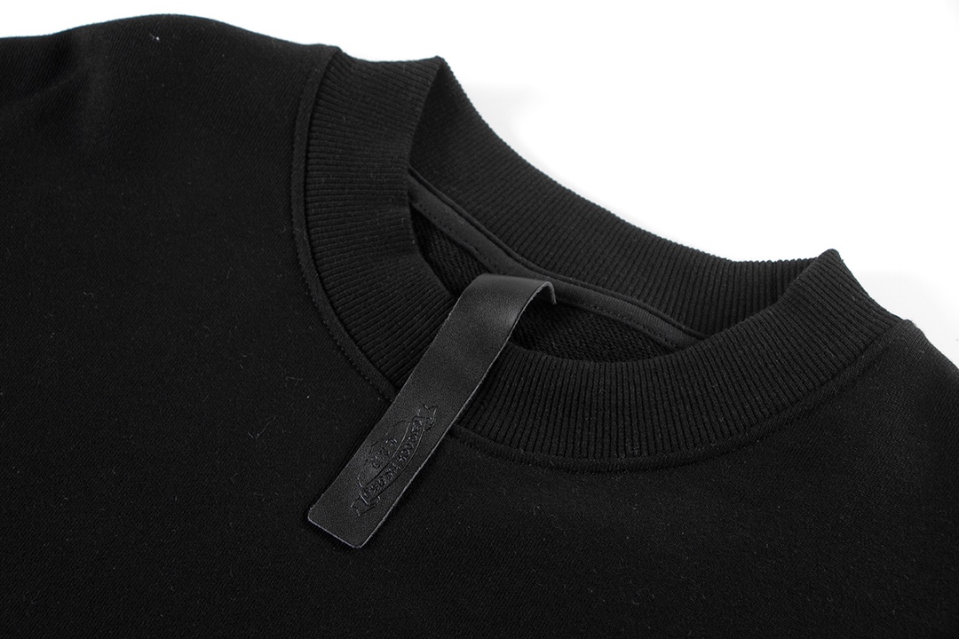 Ch*0me He**ts latest basic crewneck sweatshirt black/red