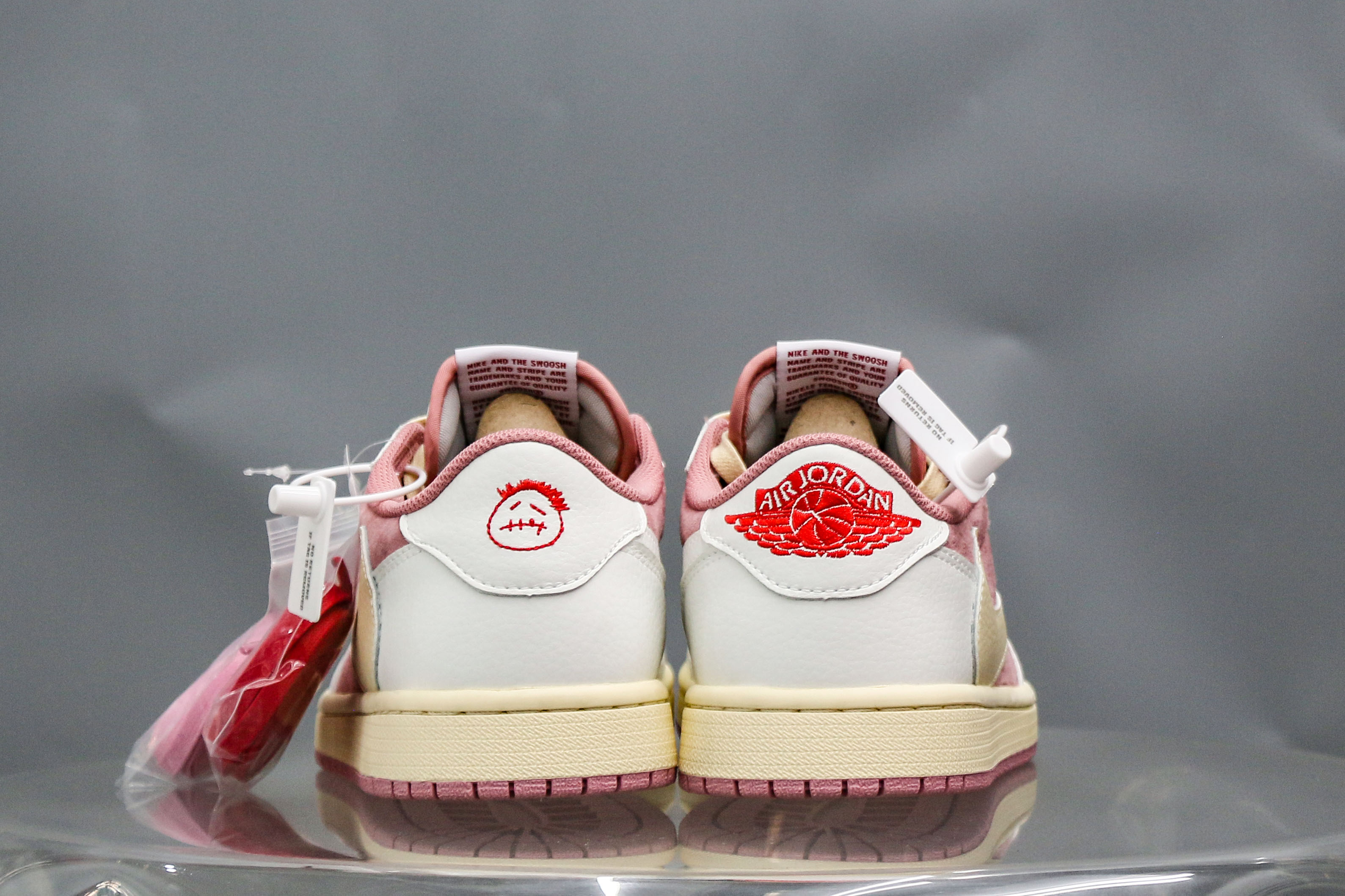 Travis Scott x Air Jordan 1 Low OG Shy Pink 2025（A2 Batch)