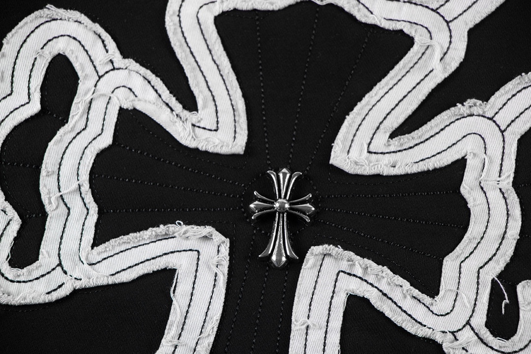 Ch*0me He**ts latest heavy-weight basic crewneck sweatshirt in black