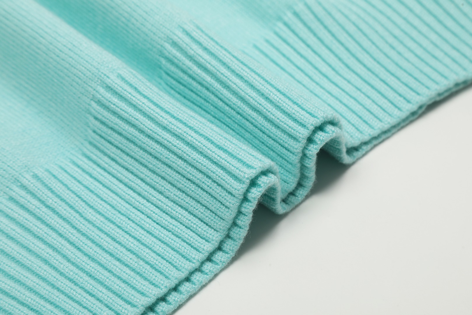 Am1 2024SS classic lake green jacquard big heart turtleneck sweater