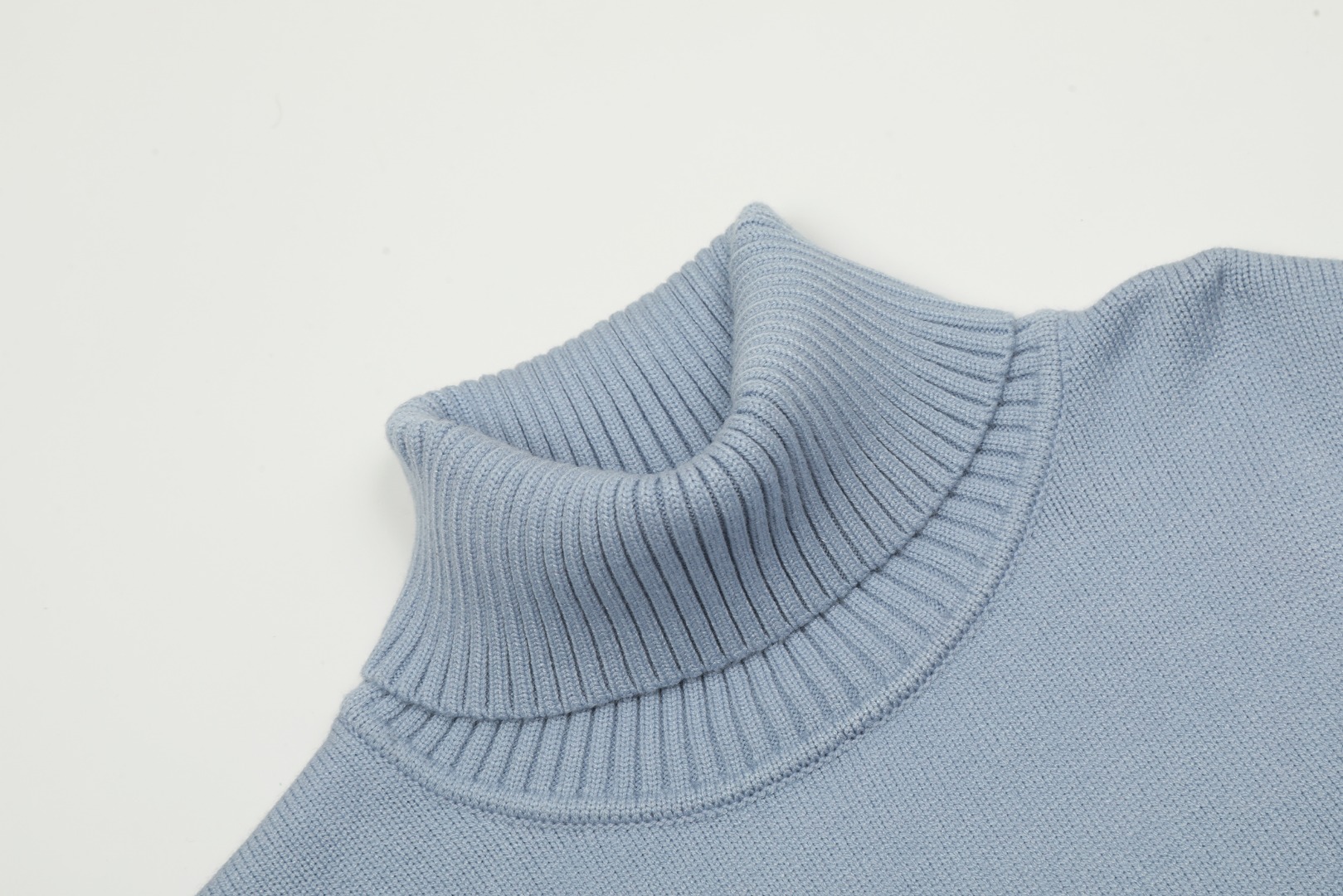 Am1 2024SS classic blue jacquard big heart turtleneck sweater