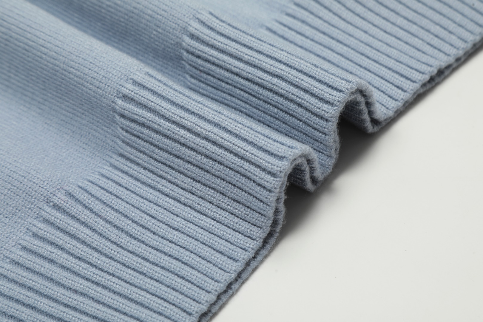 Am1 2024SS classic blue jacquard big heart turtleneck sweater