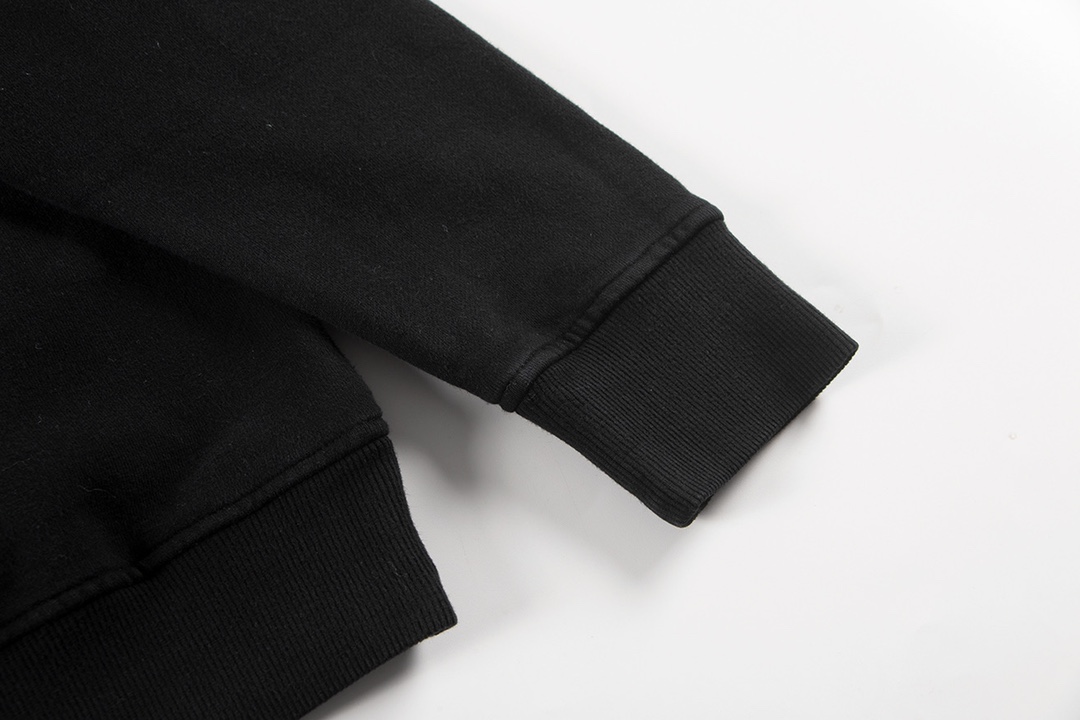 Ch*0me He**ts latest heavy-weight basic crewneck sweatshirt in black