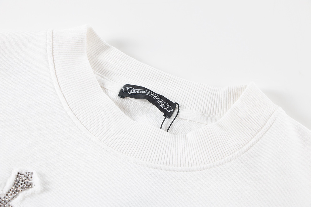 Ch*0me He**ts latest heavy-weight basic crewneck sweatshirt in white