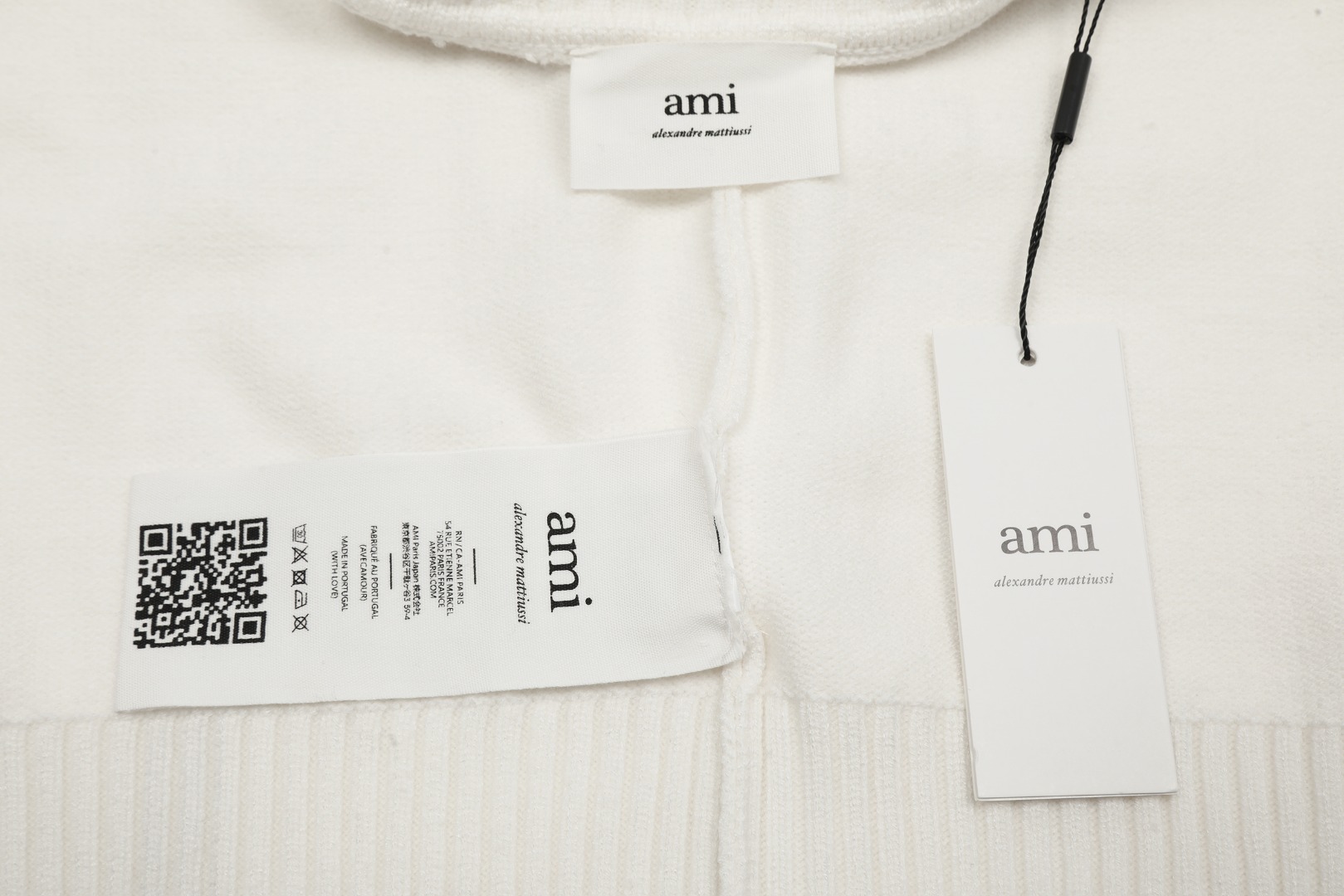 Am1 2024SS classic white jacquard big heart turtleneck sweater