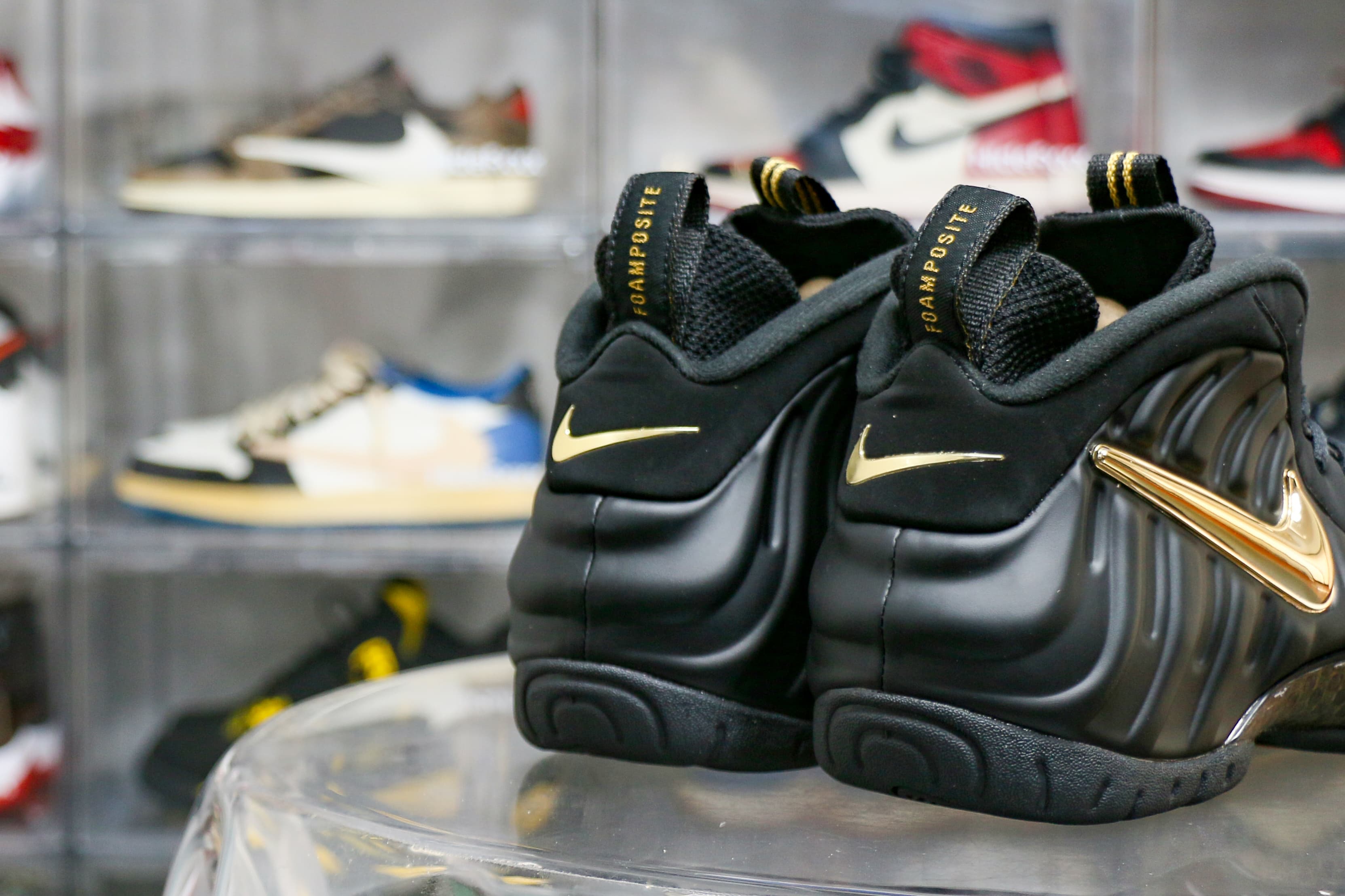 Nike Foamposite Pro Black Metallic Gold