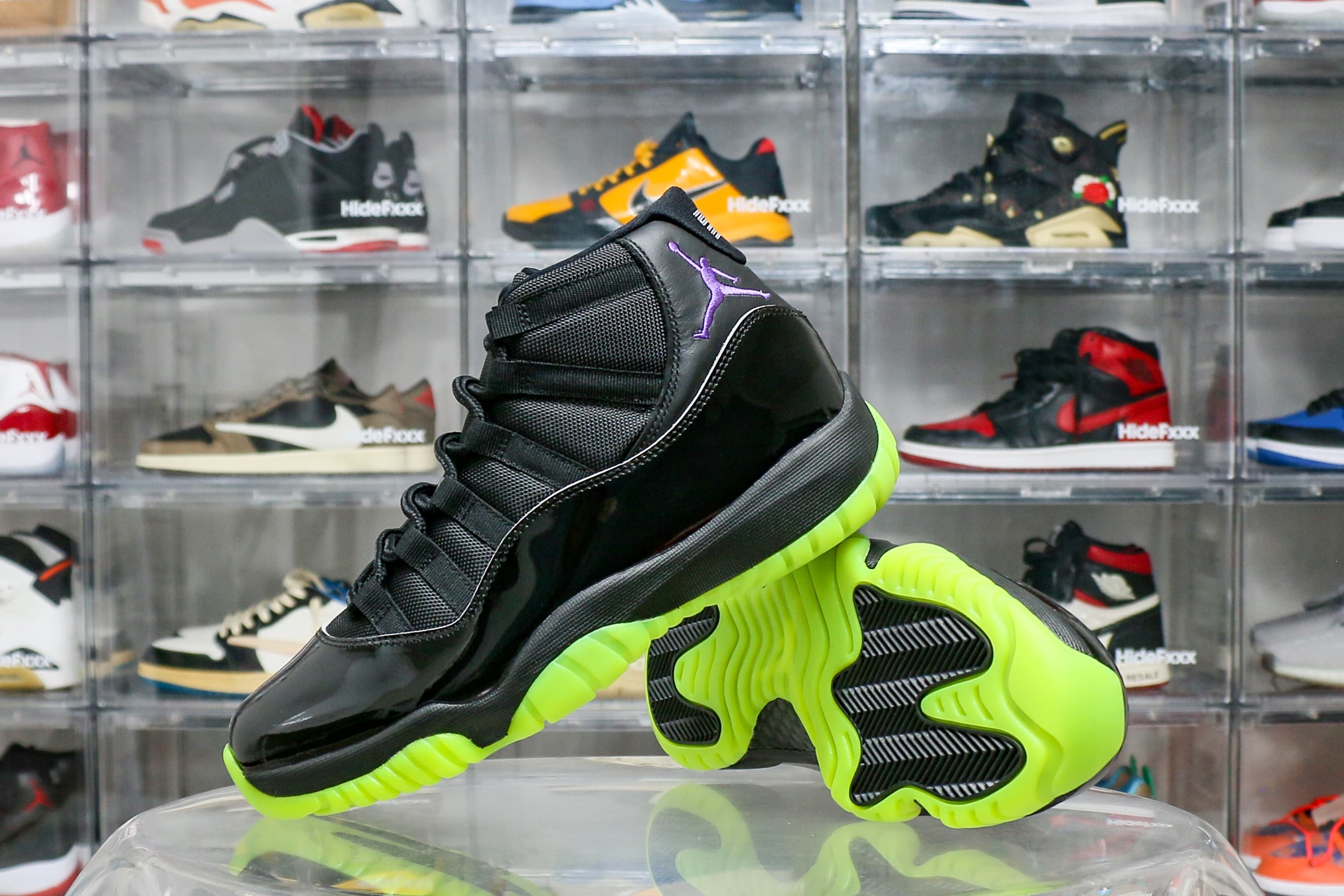 Air Jordan 11 Retro “Black Barely Volt” 2025